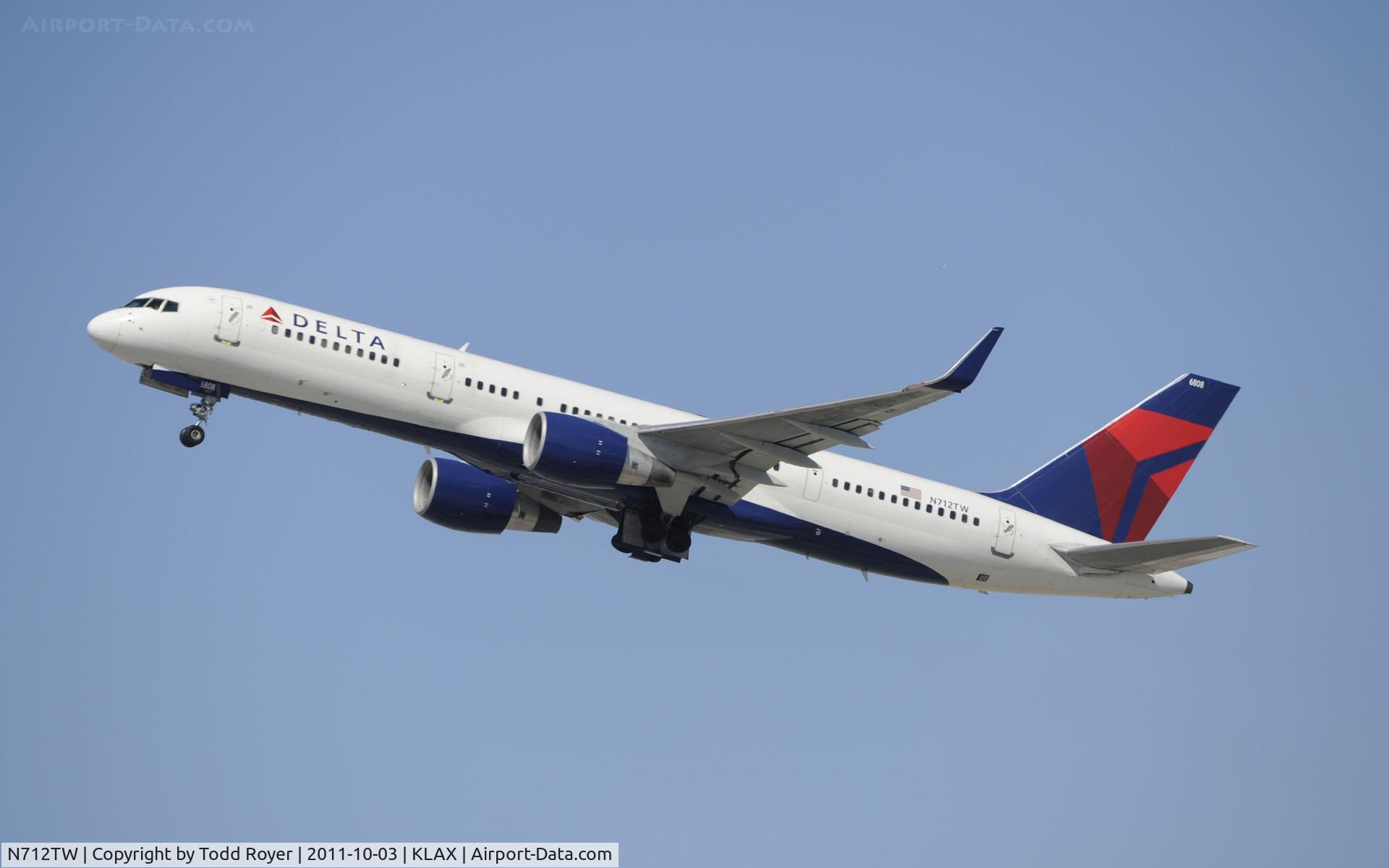 N712TW, 1997 Boeing 757-2Q8 C/N 27624, Departing LAX