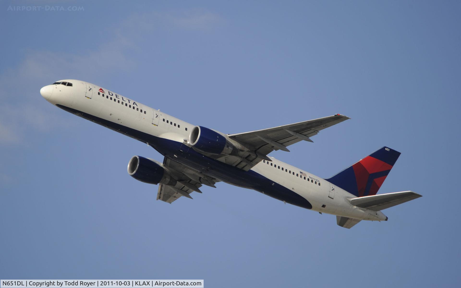 N651DL, 1989 Boeing 757-232 C/N 24391, Departing LAX
