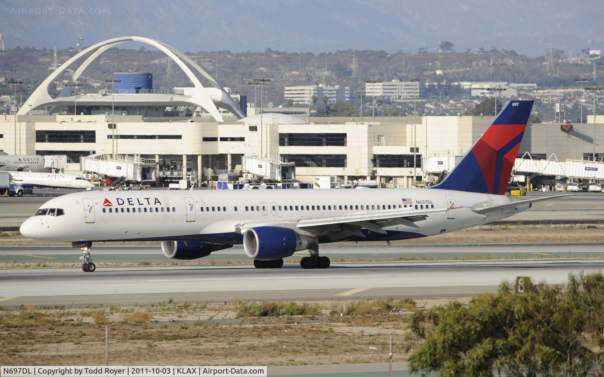 N697DL, 1999 Boeing 757-232 C/N 30318, Arriving LAX