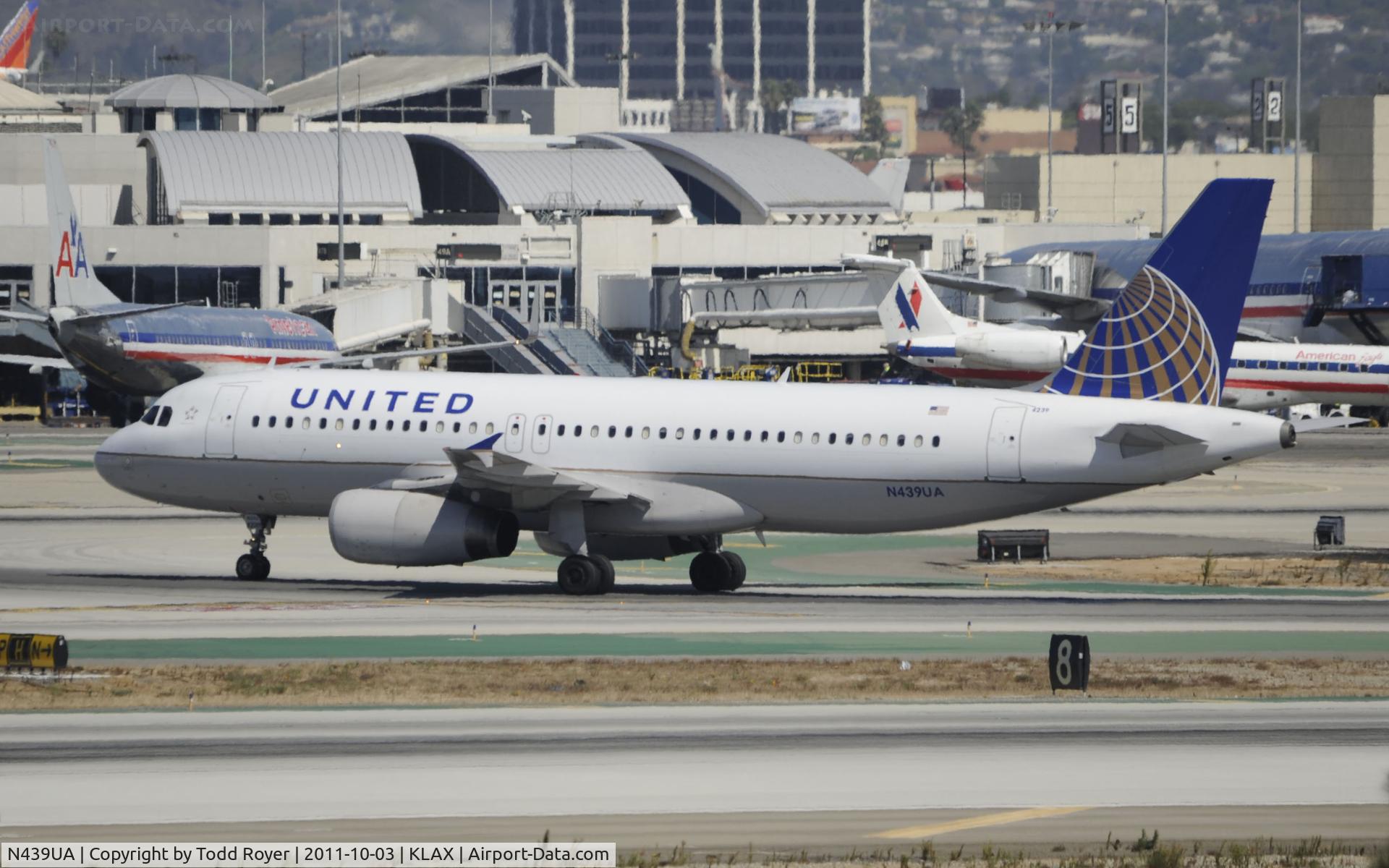 N439UA, 1997 Airbus A320-232 C/N 683, Arriving at LAX