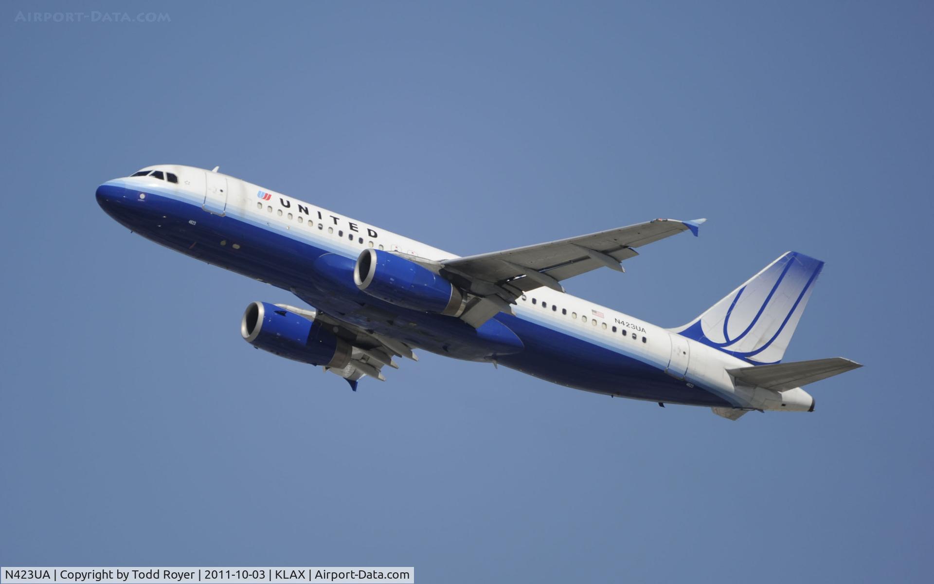 N423UA, 1995 Airbus A320-232 C/N 504, Departing LAX