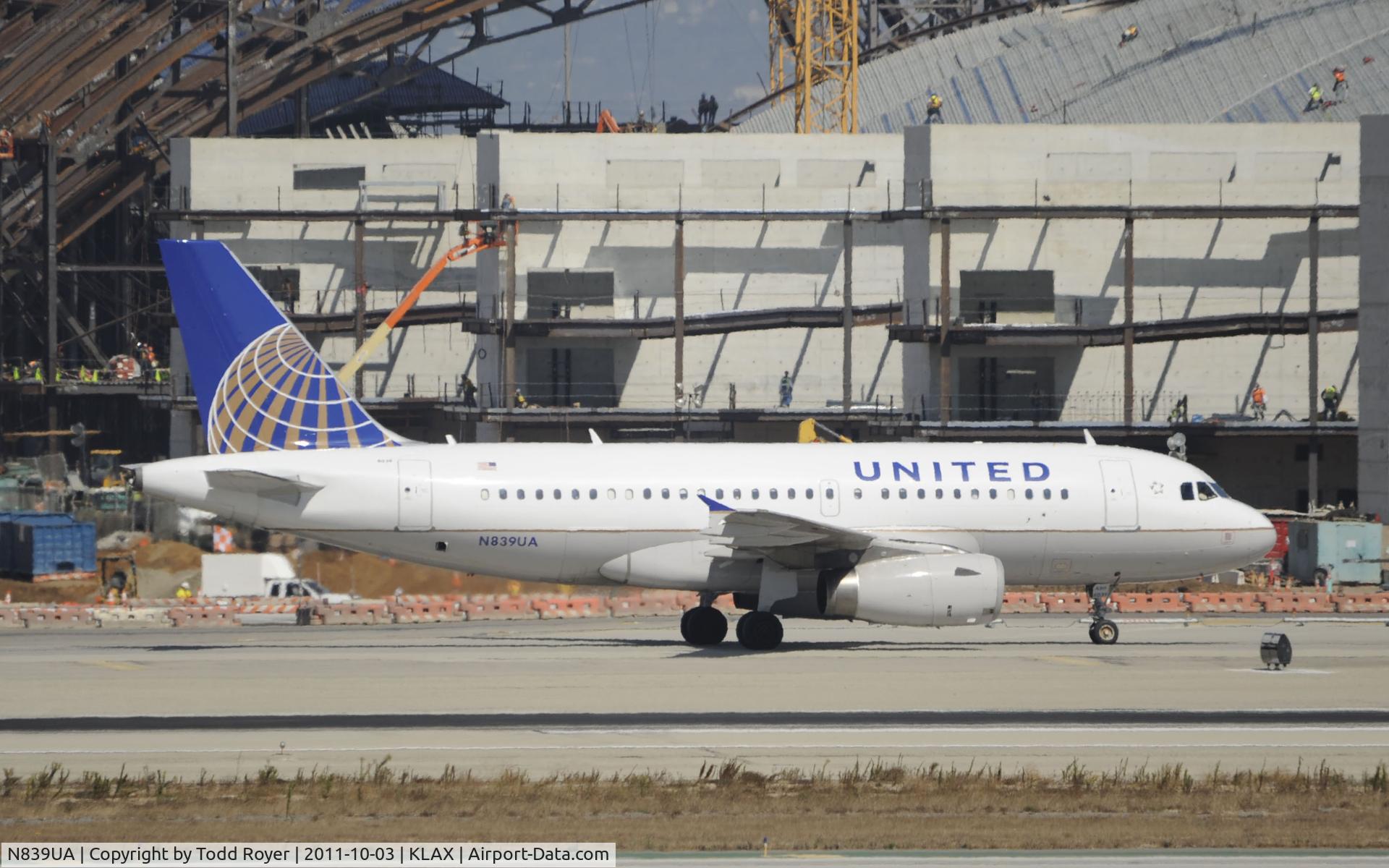 N839UA, 2001 Airbus A319-131 C/N 1507, Taxiing at LAX