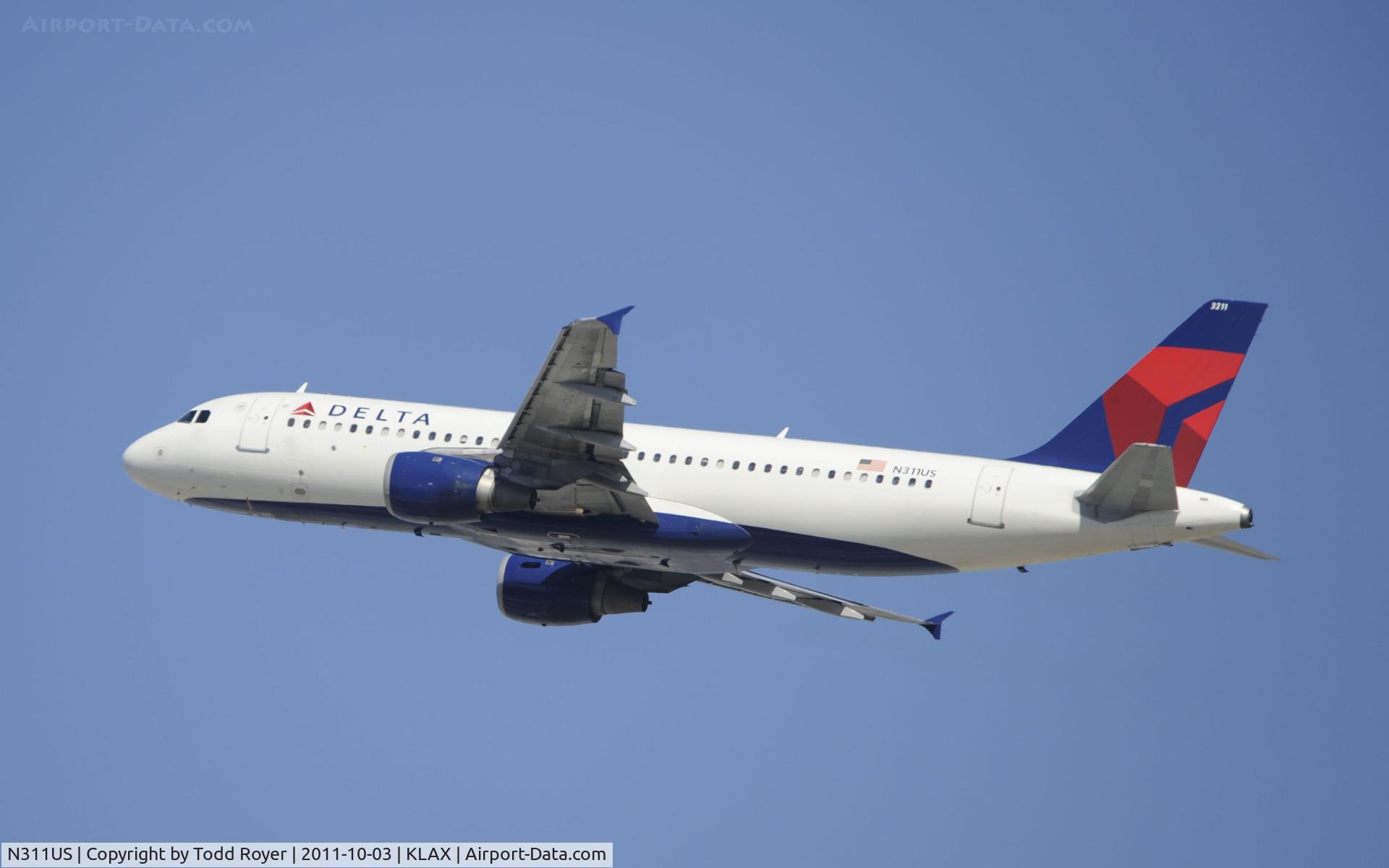 N311US, 1990 Airbus A320-211 C/N 125, Departing LAX