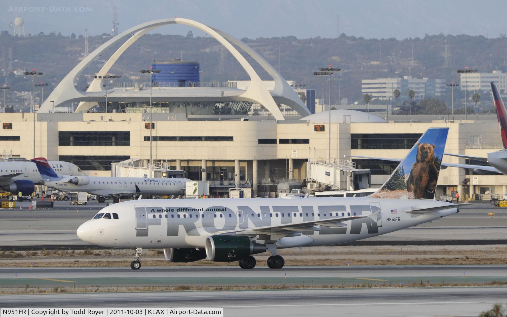 N951FR, 2009 Airbus A319-112 C/N 4127, Arriving at LAX