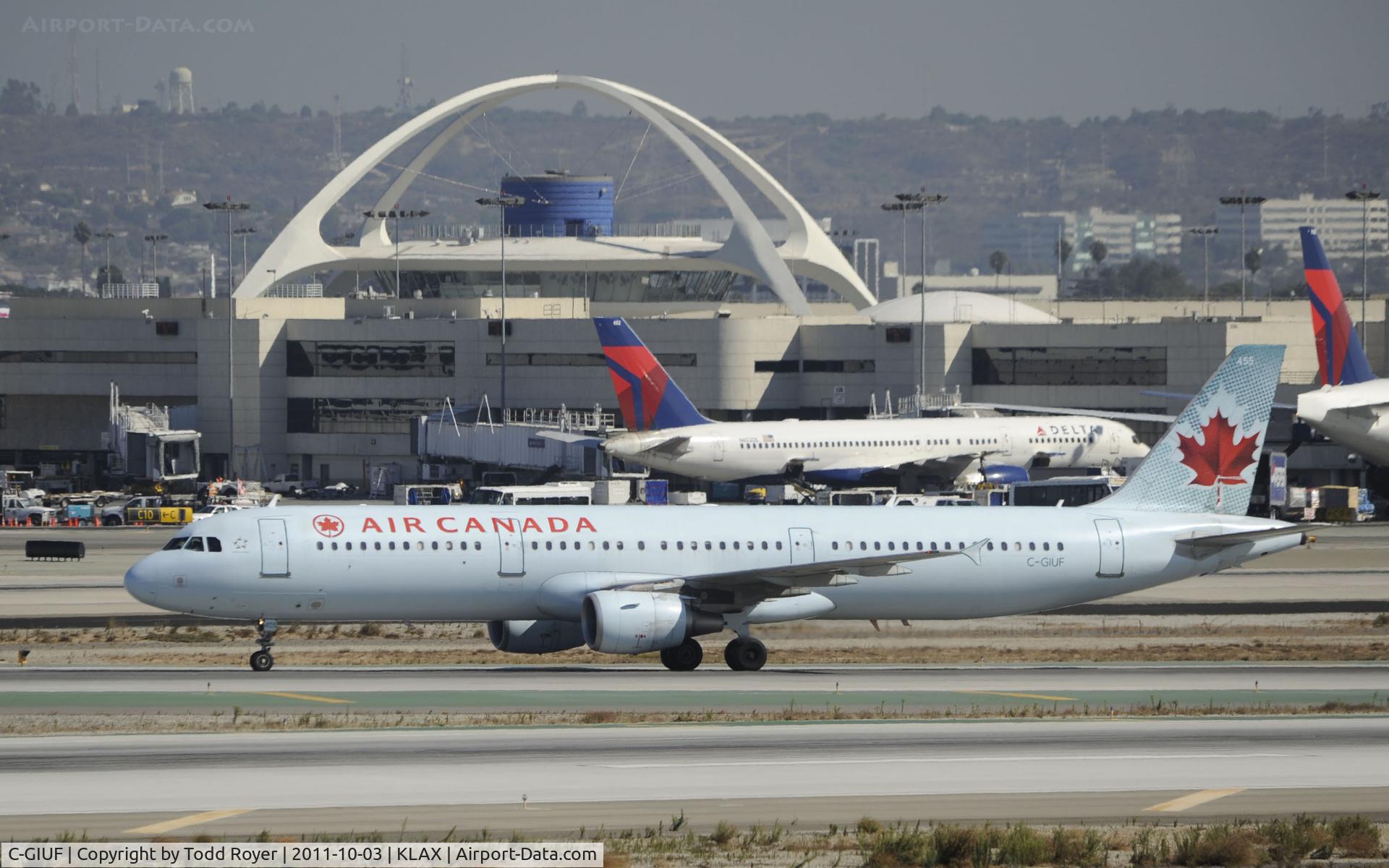 C-GIUF, 2001 Airbus A321-211 C/N 1638, Arriving at LAX