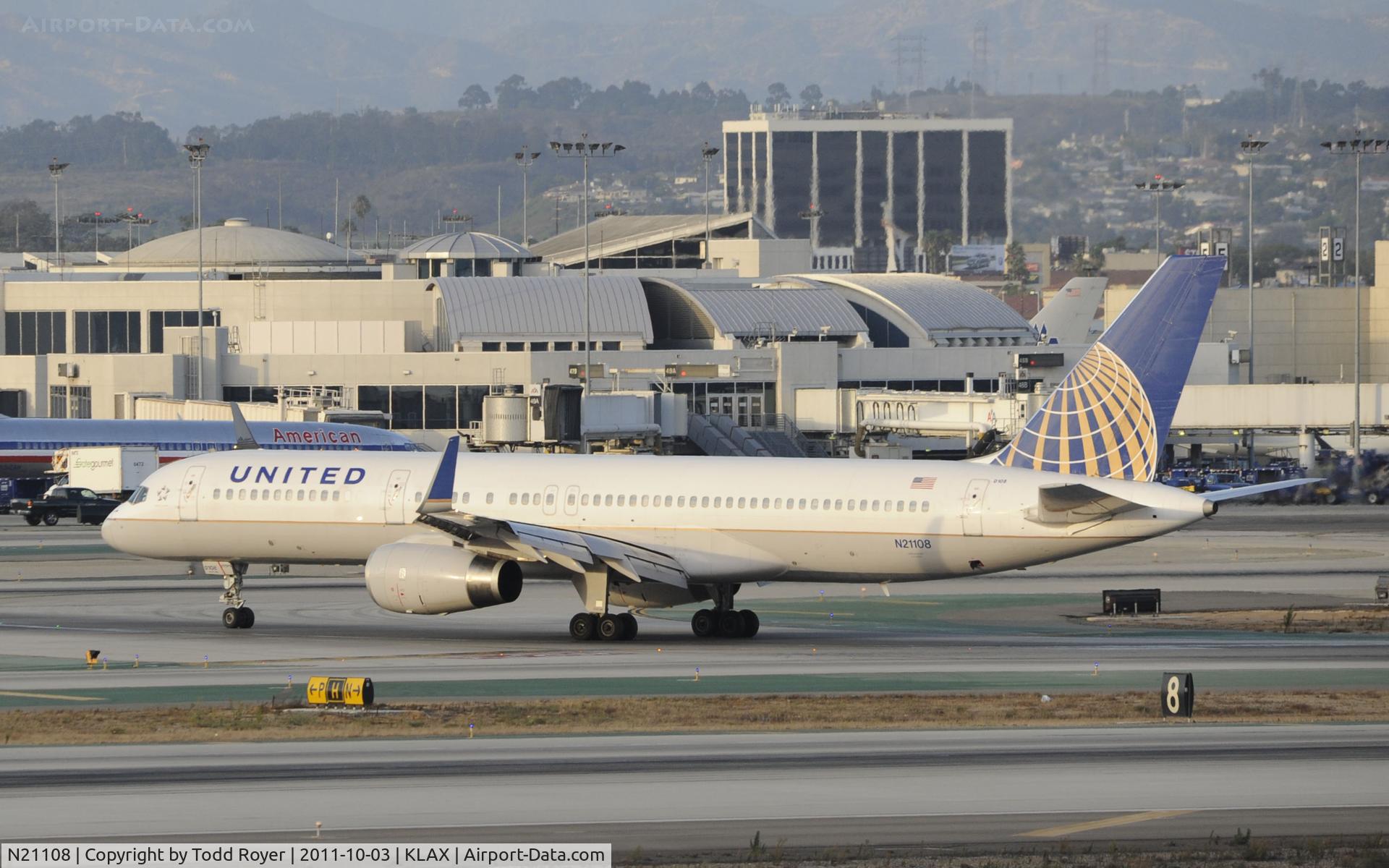 N21108, 1994 Boeing 757-224 C/N 27298, Arriving at LAX