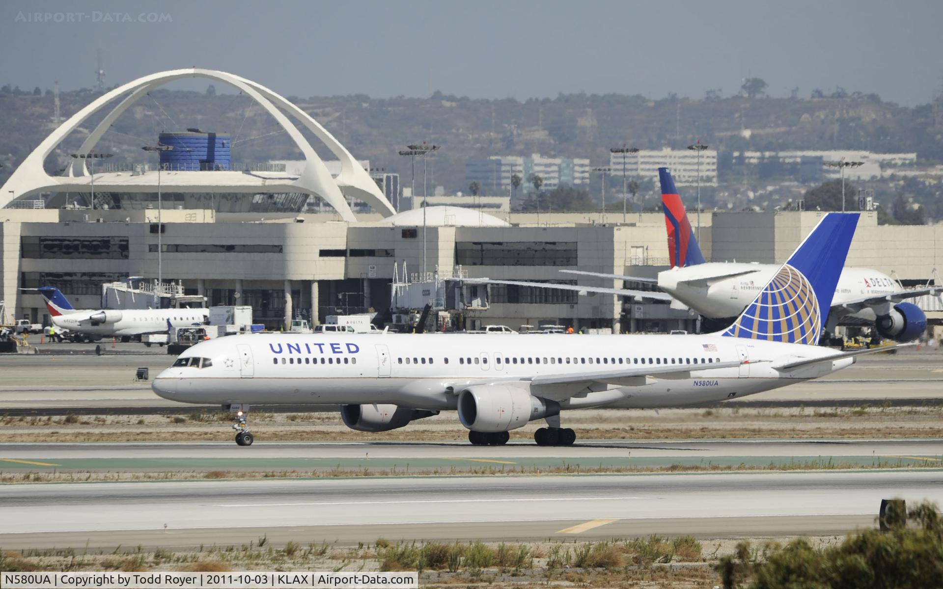 N580UA, 1993 Boeing 757-222 C/N 26698, Arriving at LAX