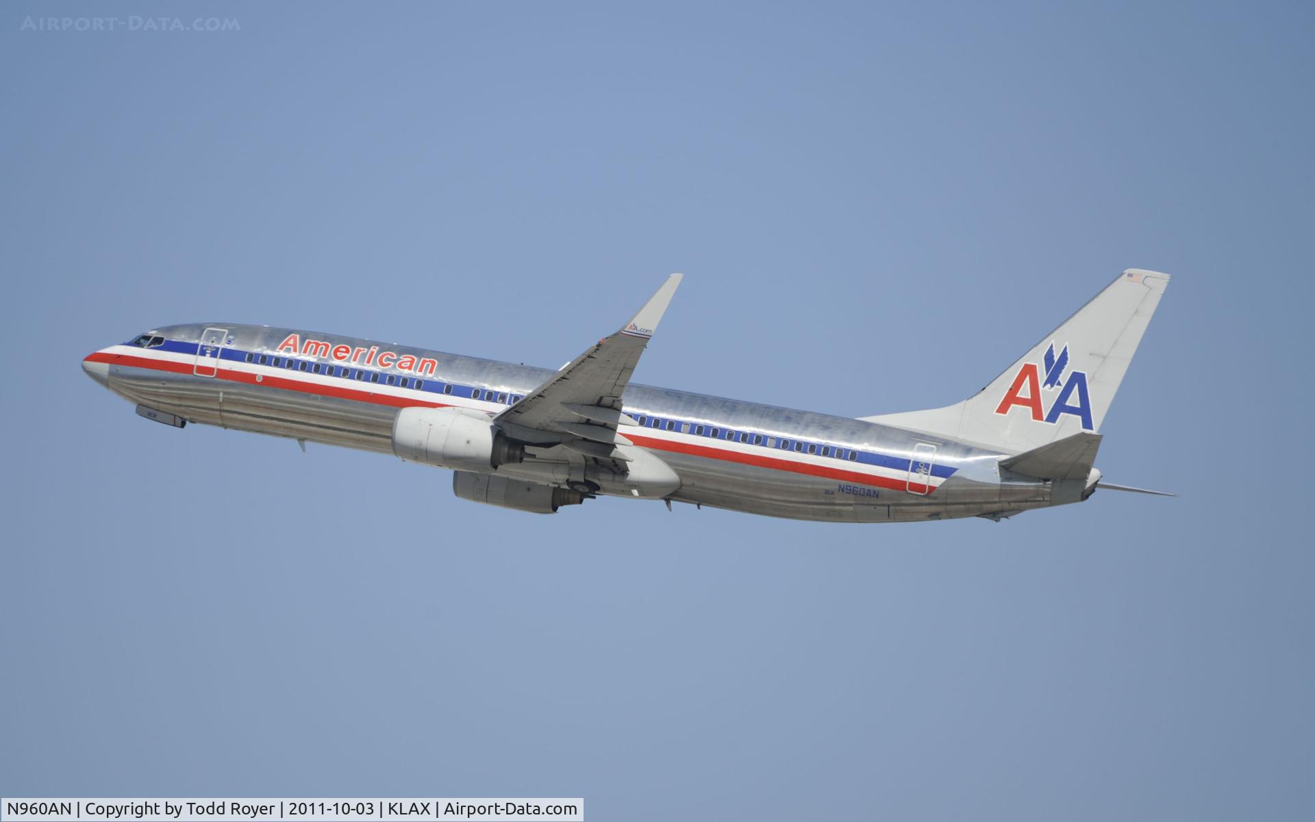 N960AN, 2001 Boeing 737-823 C/N 29542, Departing LAX