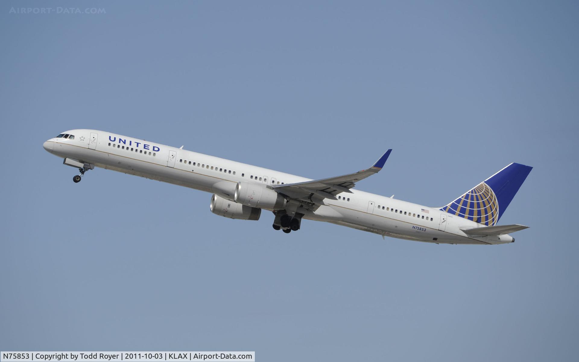 N75853, 2002 Boeing 757-324 C/N 32812, Departing LAX