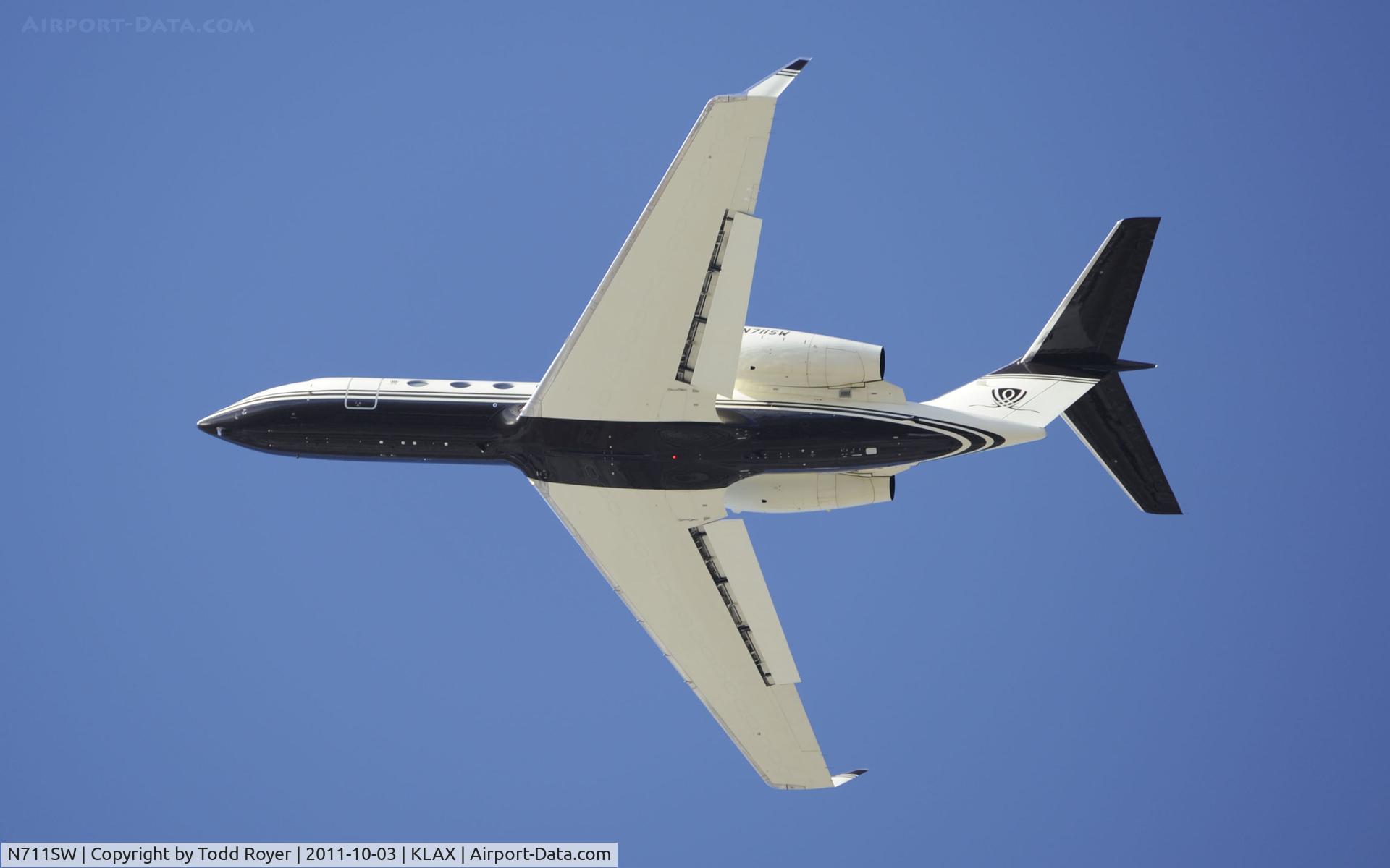 N711SW, 2007 Gulfstream Aerospace GIV-X (G450) C/N 4085, Departing LAX
