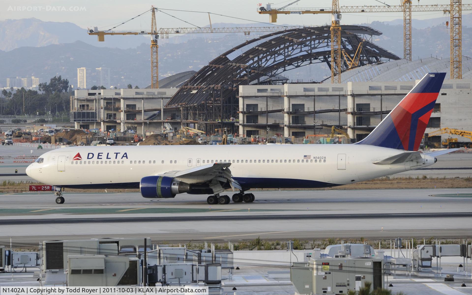 N1402A, 1993 Boeing 767-332 C/N 25989, Arriving at LAX