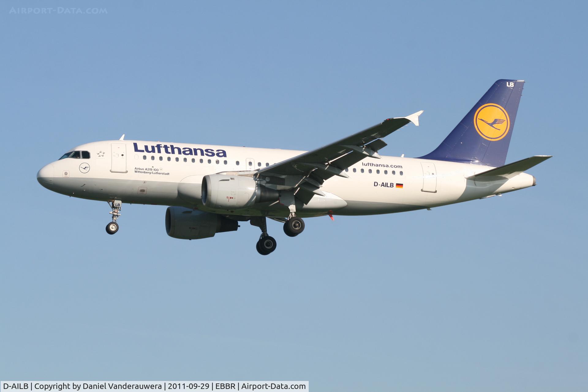 D-AILB, 1996 Airbus A319-114 C/N 610, Arrival of flight LH2284 to RWY 25L