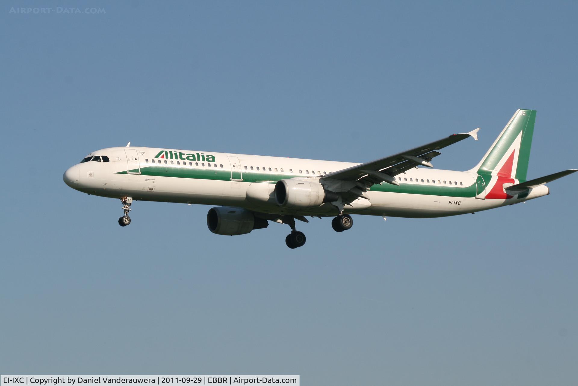 EI-IXC, 1995 Airbus A321-112 C/N 526, Arrival of flight AZ156 to RWY 25L