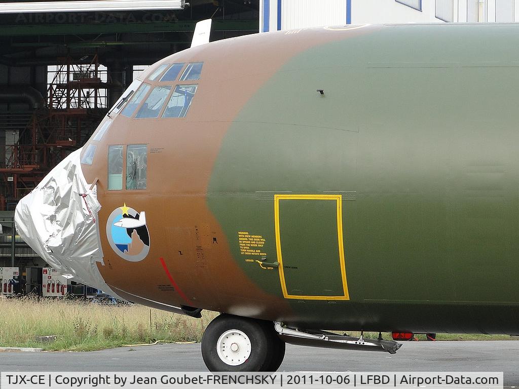 TJX-CE, 1982 Lockheed C-130H-30 Hercules C/N 382-4933, mal au nez