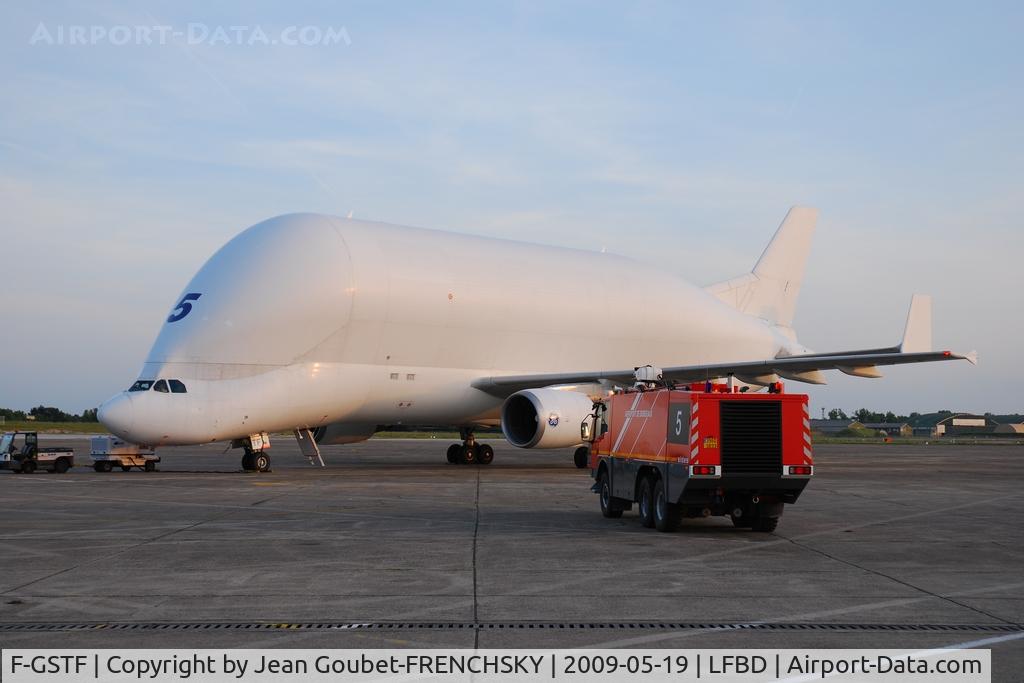 F-GSTF, 2000 Airbus A300B4-608ST Super Transporter C/N 796, au parking fret