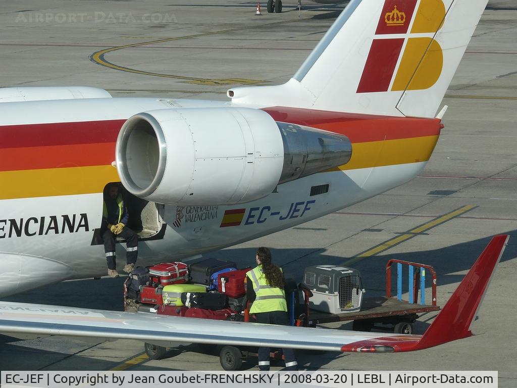 EC-JEF, 2005 Bombardier CRJ-200ER (CL-600-2B19) C/N 8008, chargement
