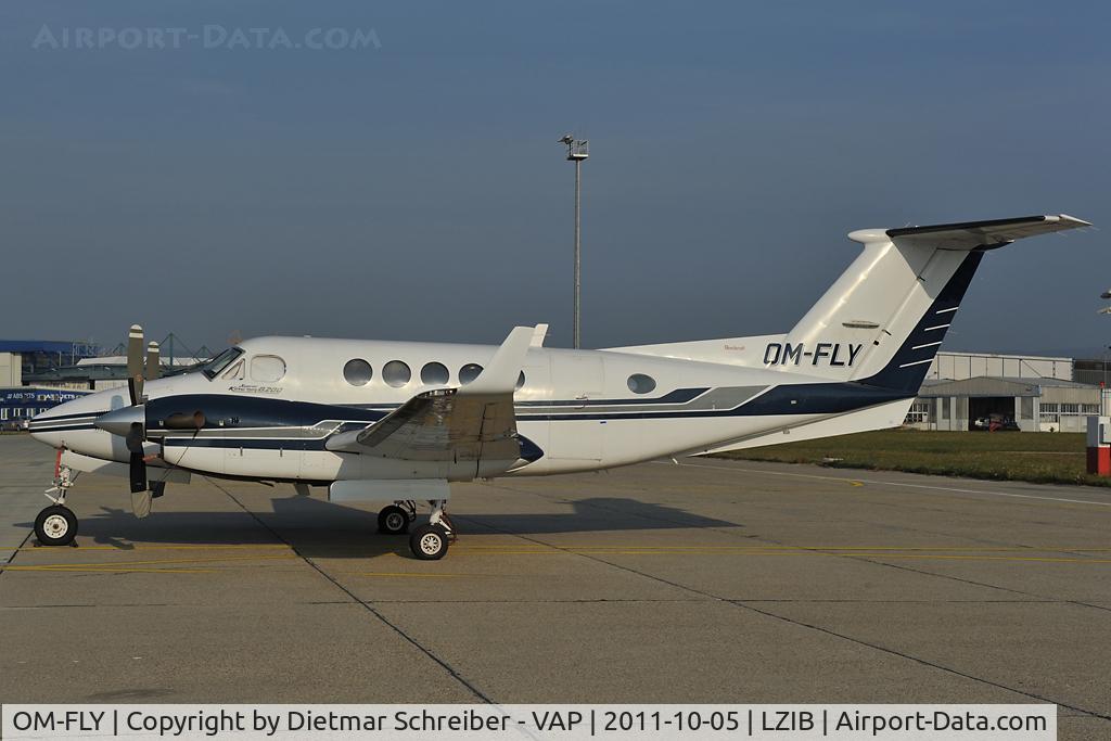 OM-FLY, 1997 Raytheon B200 King Air C/N BB-1565, Beech 200 King Air