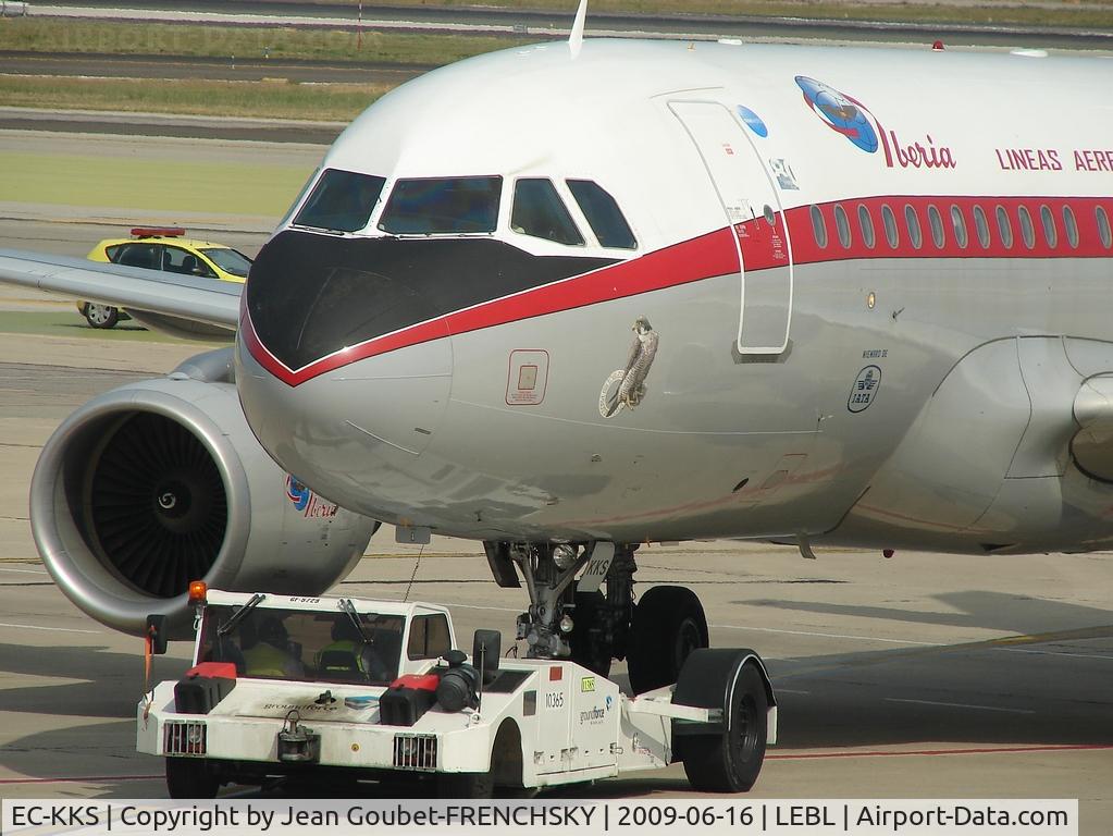 EC-KKS, 2007 Airbus A319-111 C/N 3320, au push