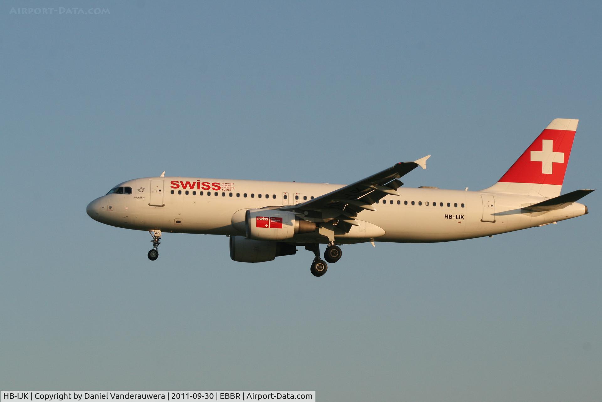 HB-IJK, 1996 Airbus A320-214 C/N 596, Early arrival of flight LX786 to RWY 25L