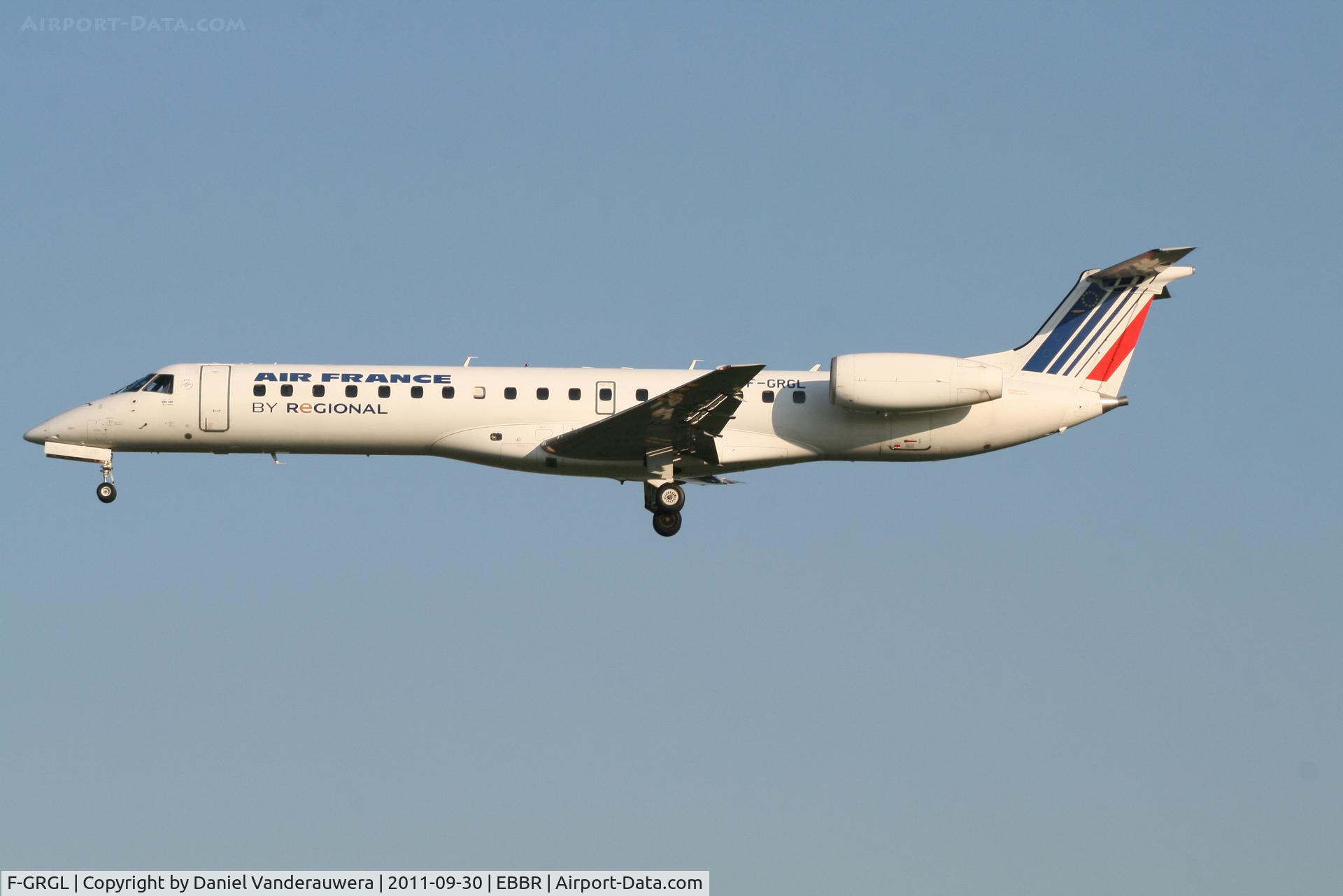 F-GRGL, 2001 Embraer EMB-145EU (ERJ-145EU) C/N 145375, Arrival of flight AF5402 to RWY 25L