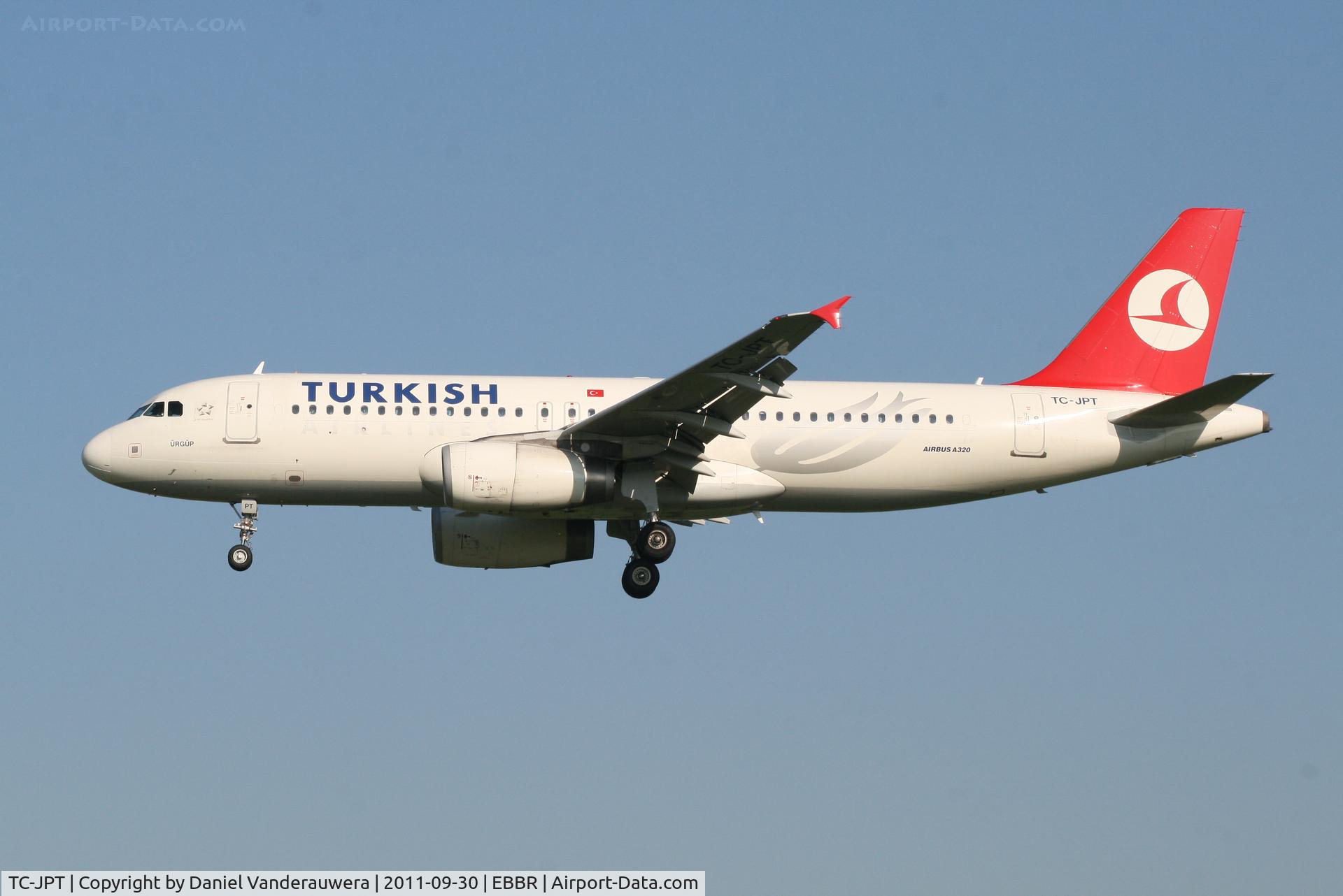 TC-JPT, 2008 Airbus A320-232 C/N 3719, Arrival of flight TK1937 to RWY 25L