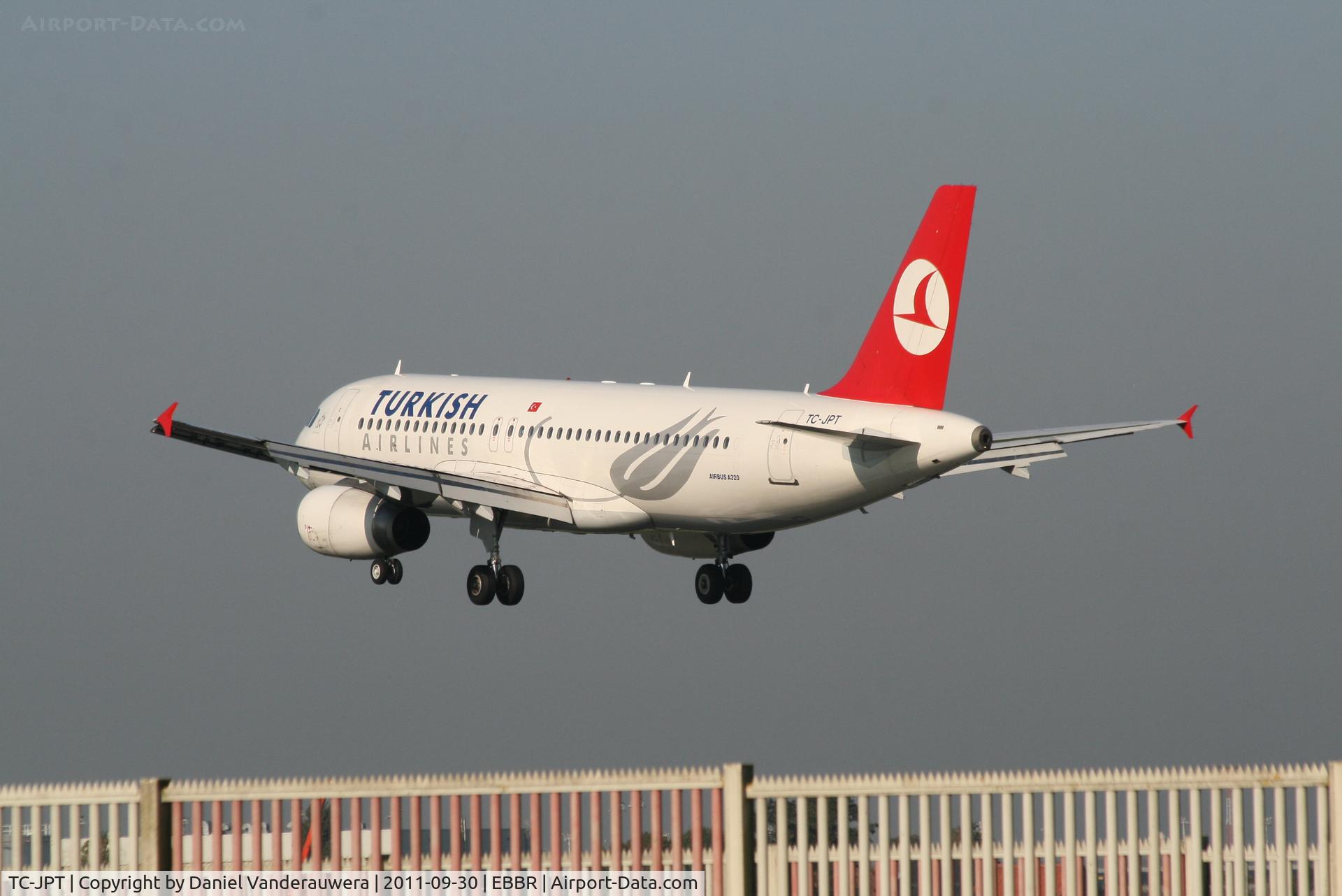 TC-JPT, 2008 Airbus A320-232 C/N 3719, Flight TK1937 is descending to RWY 25L