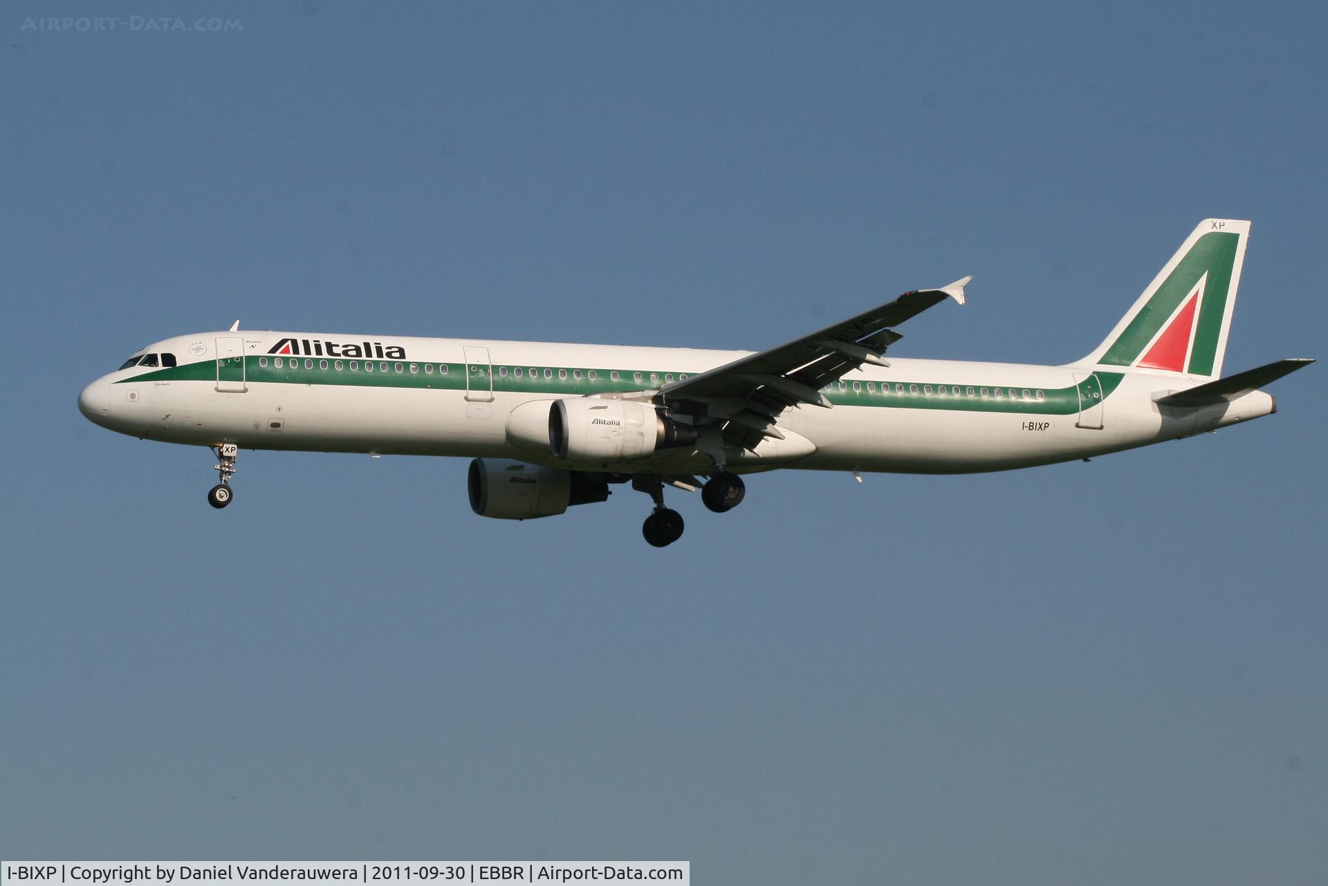 I-BIXP, 1996 Airbus A321-112 C/N 583, Arrival of flight AZ156 to RWY 25L