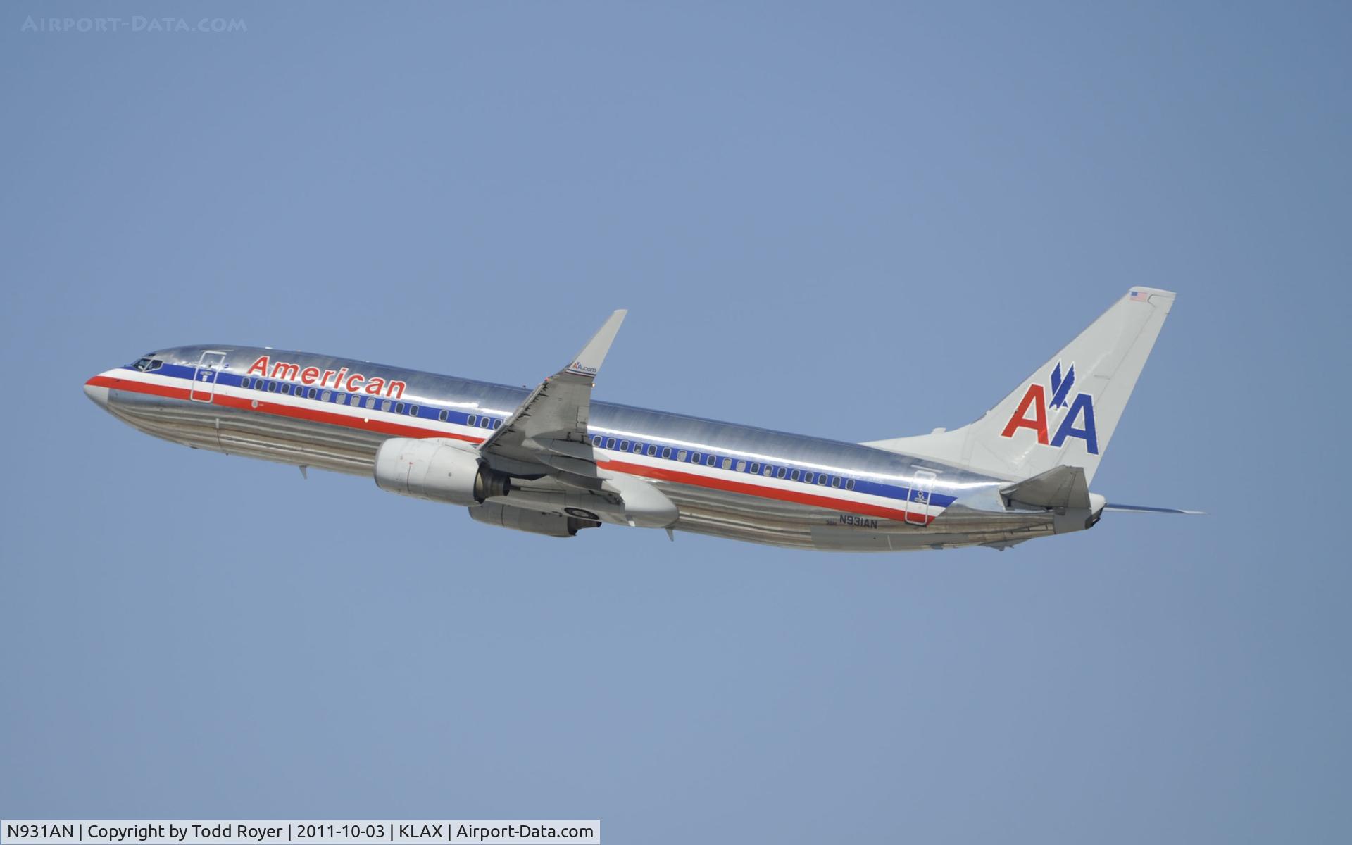 N931AN, 2000 Boeing 737-823 C/N 30079, Departing LAX