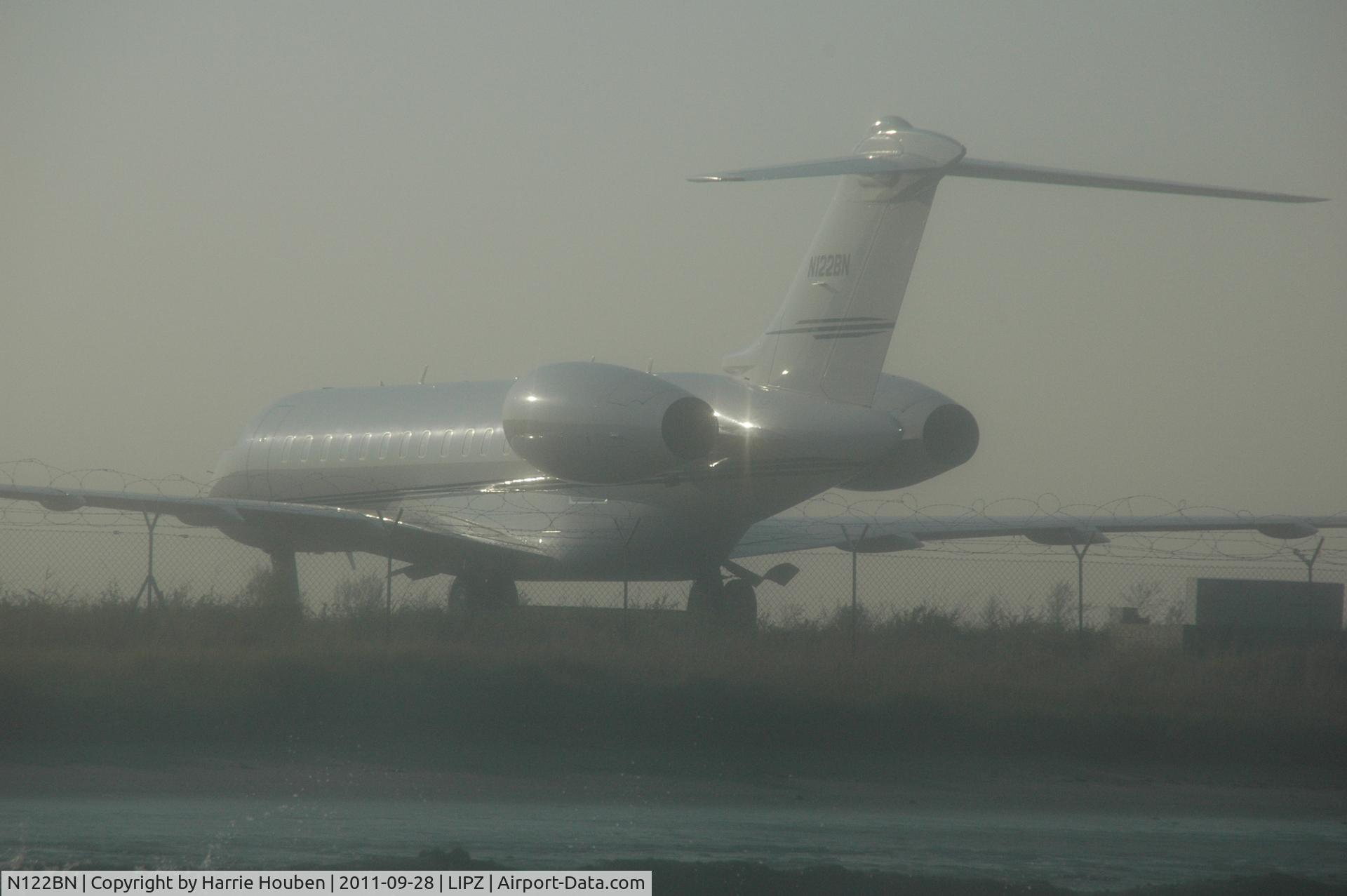 N122BN, 2001 Bombardier BD-700-1A10 Global Express C/N 9103, in the early morning light