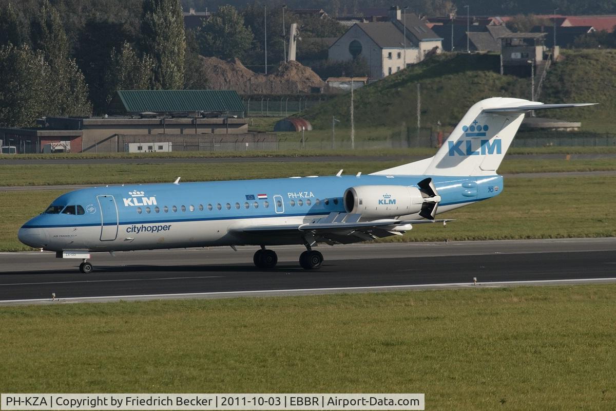 PH-KZA, 1996 Fokker 70 (F-28-070) C/N 11567, decelerating after touchdown