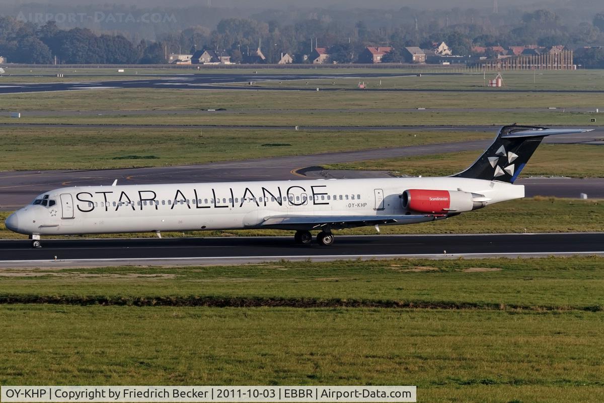 OY-KHP, 1991 McDonnell Douglas MD-81 (DC-9-81) C/N 53007, decelerating after touchdown