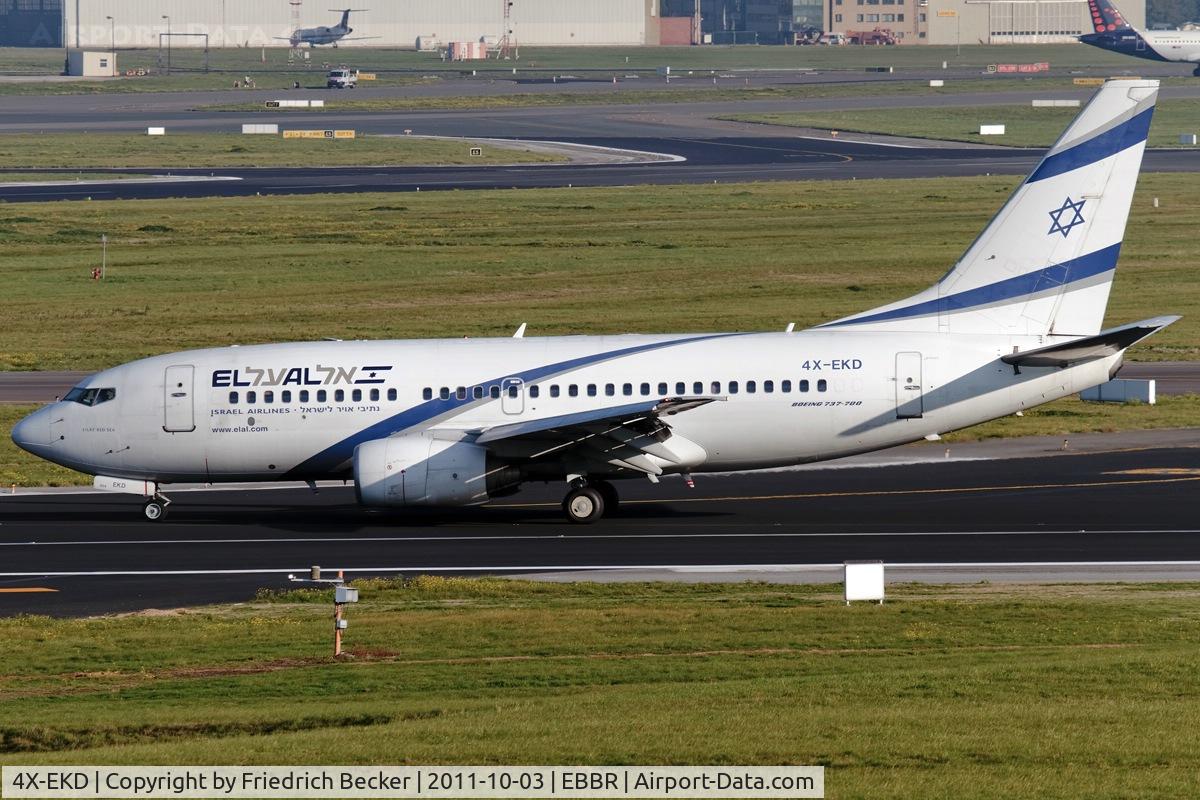 4X-EKD, 1999 Boeing 737-758 C/N 29960, decelerating after touchdown