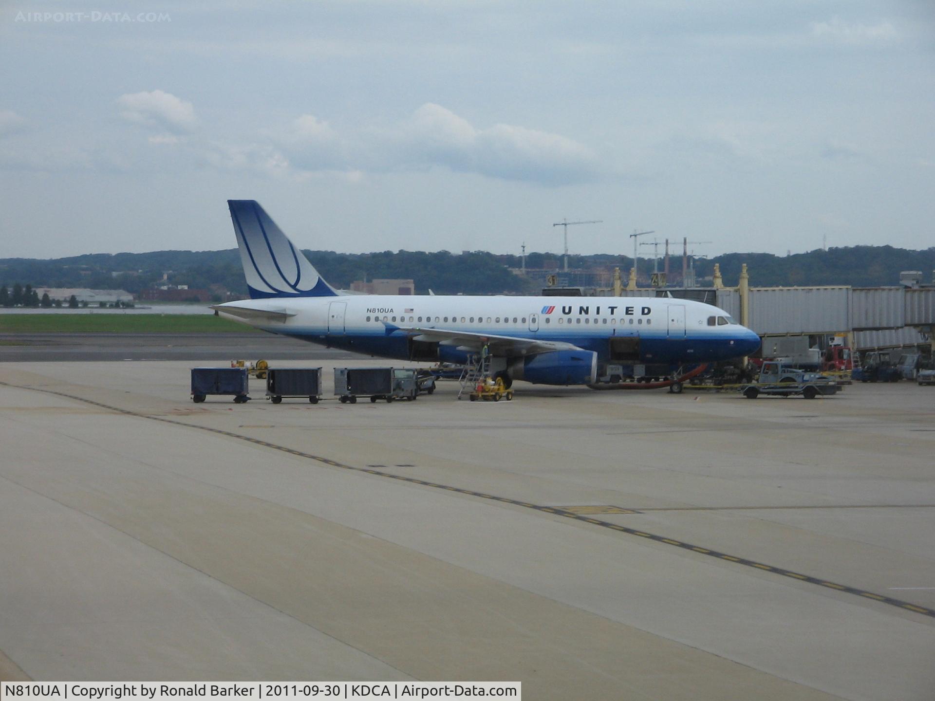 N810UA, 1998 Airbus A319-131 C/N 843, DCA, VA
