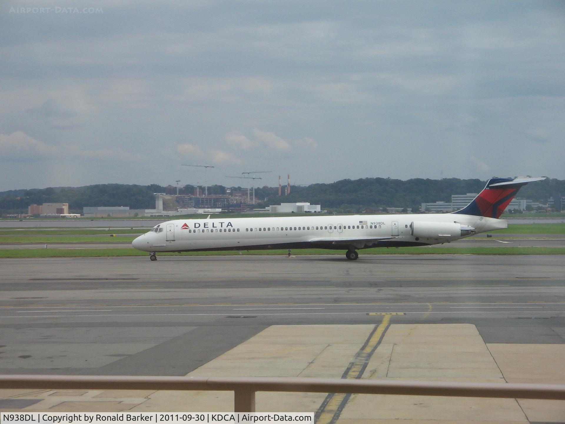 N938DL, 1989 McDonnell Douglas MD-88 C/N 49811, DCA, VA