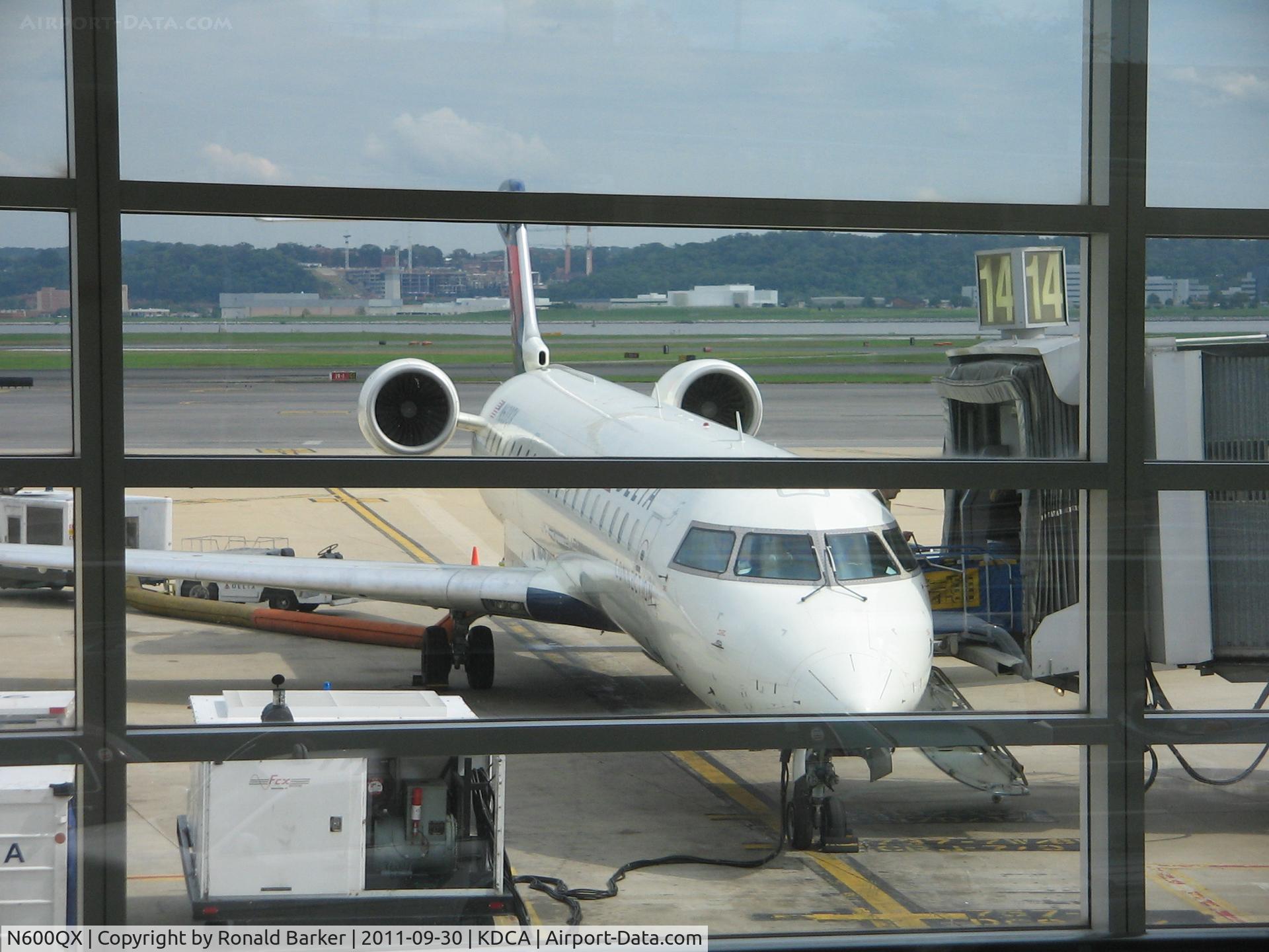 N600QX, 2001 Bombardier CRJ-701 (CL-600-2C10) Regional Jet C/N 10005, DCA, VA