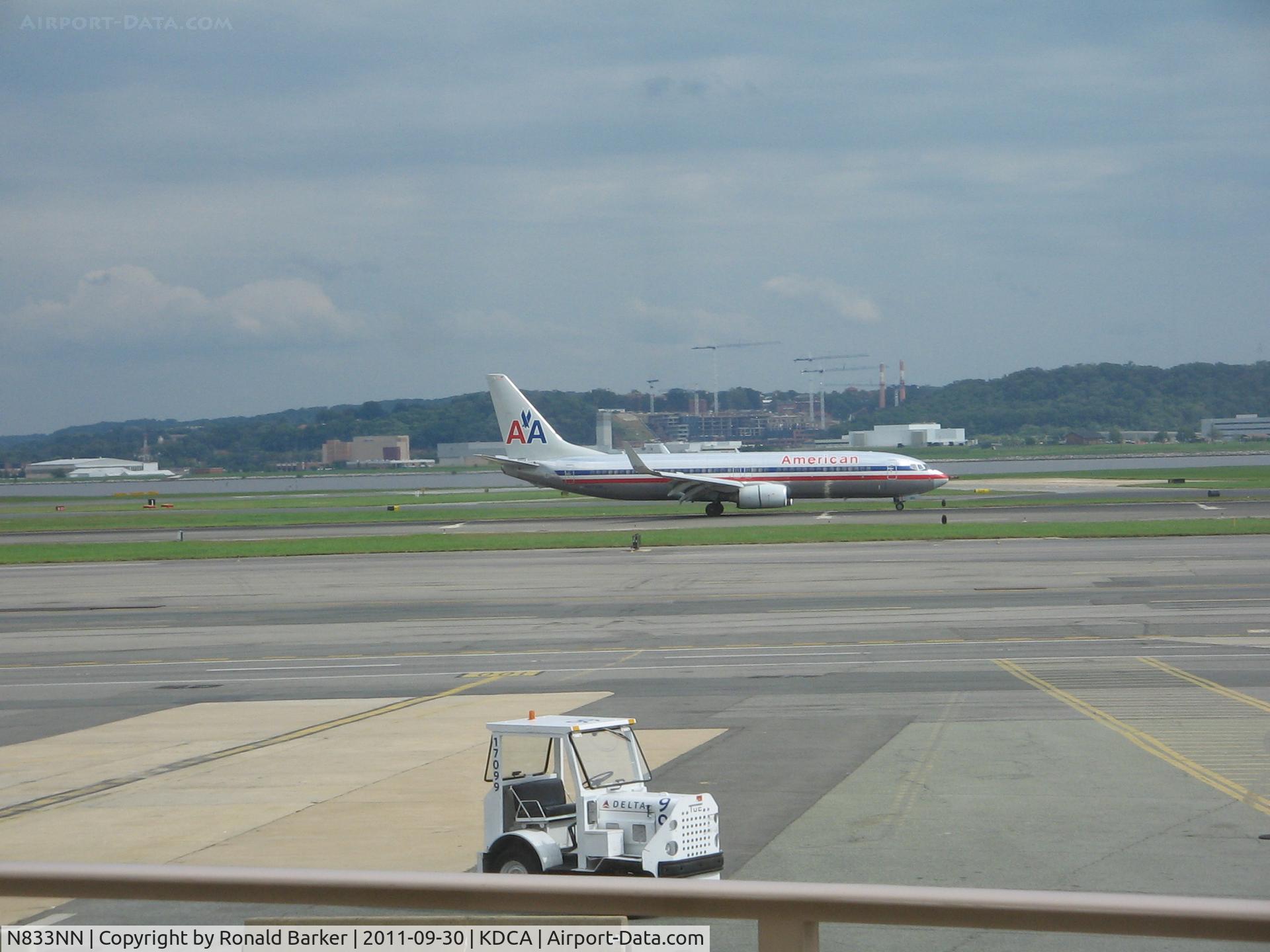 N833NN, 2010 Boeing 737-823 C/N 31093, Arriving at National