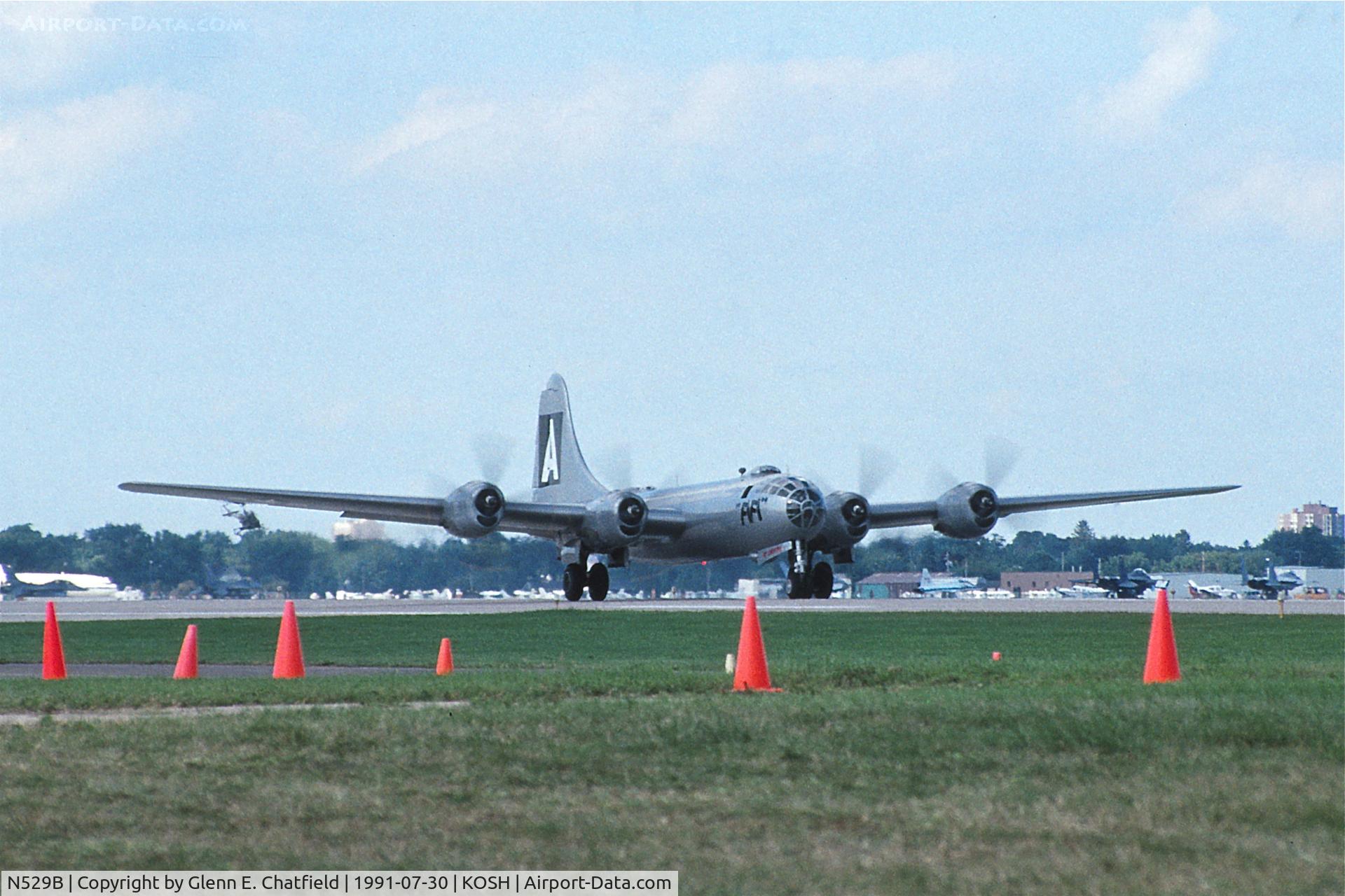 N529B, 1944 Boeing B-29A-60-BN Superfortress C/N 11547, Departing for bomber flight