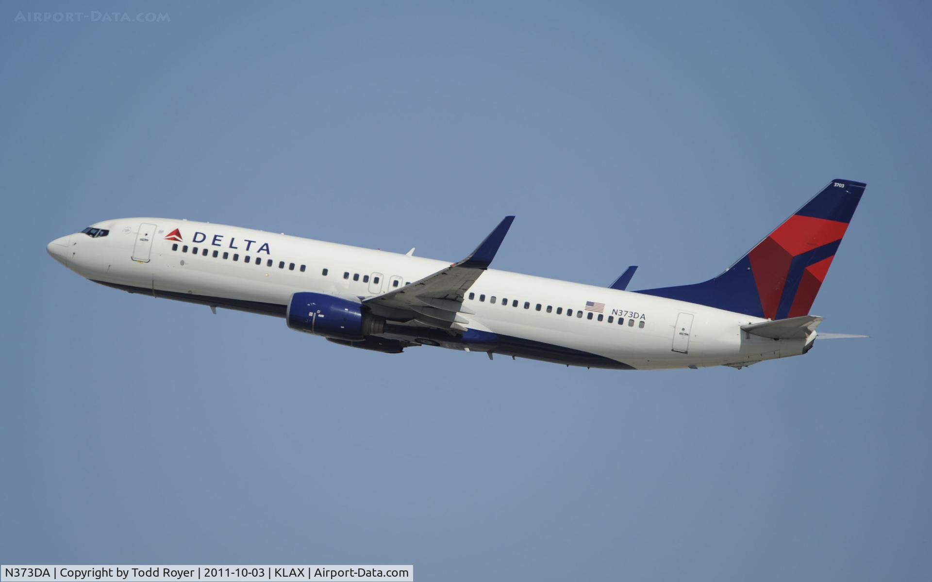 N373DA, 1998 Boeing 737-832 C/N 29621, Departing LAX