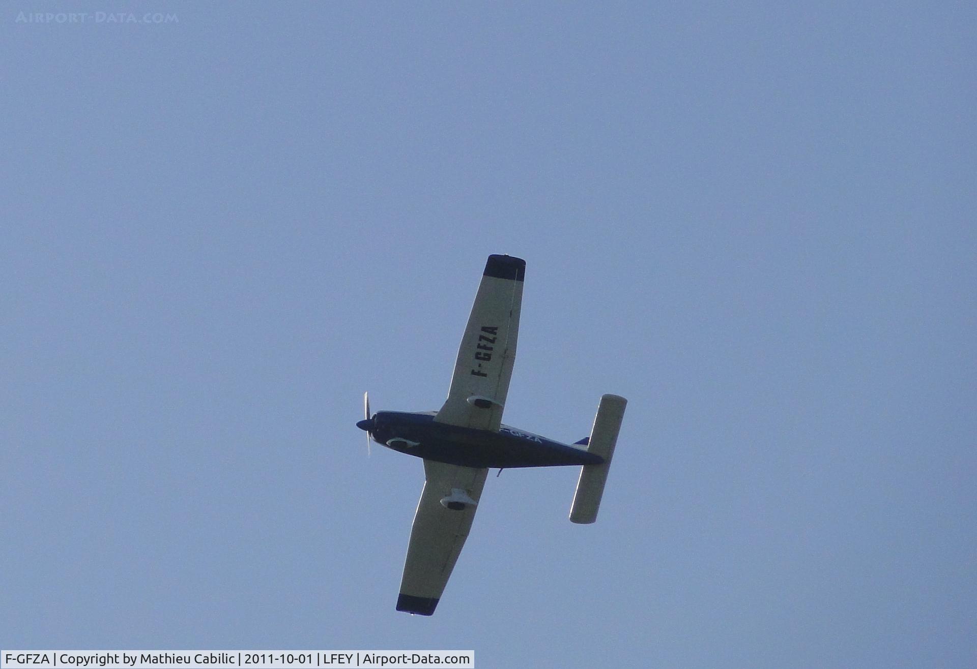 F-GFZA, Piper PA-28-181 Archer II C/N 28-8390074, Piper PA 28-181, me in flight