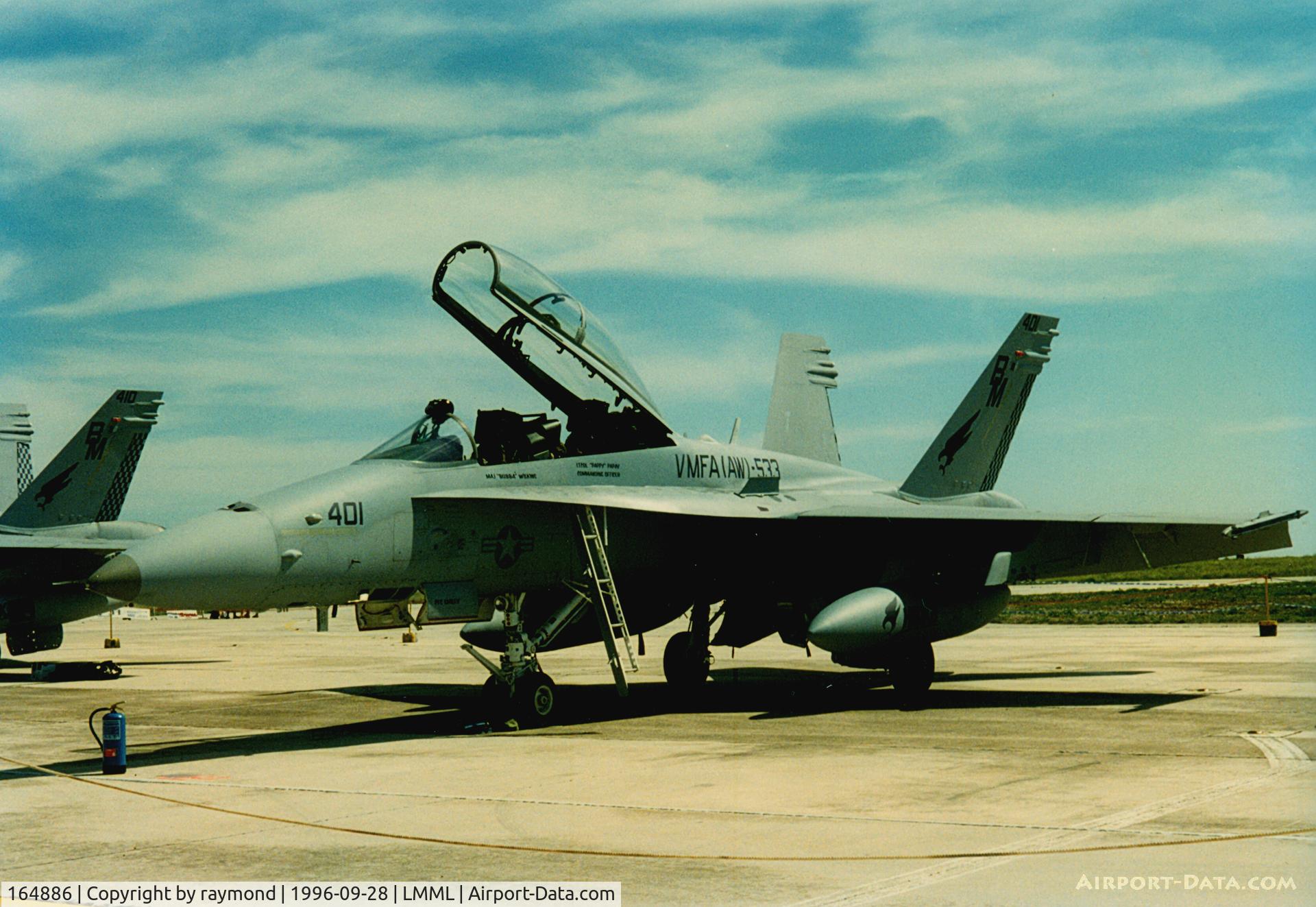 164886, McDonnell Douglas F/A-18D Hornet C/N 1218/D124, FA18D Hornet 164886/401/BM VMFA AW-533 US Marines