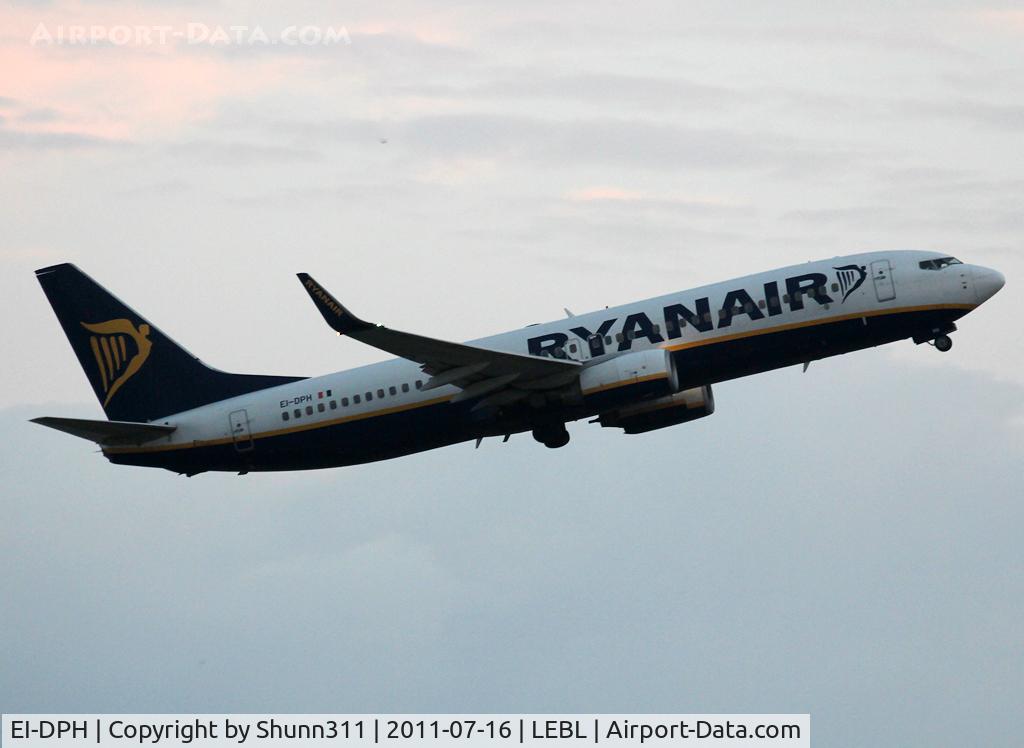 EI-DPH, 2007 Boeing 737-8AS C/N 33624, Taking off from rwy 07R