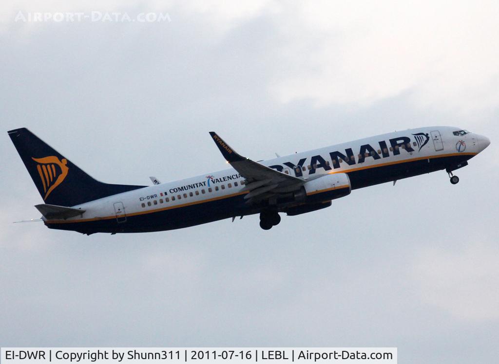 EI-DWR, 2007 Boeing 737-8AS C/N 36081, Taking off from rwy 07R with additional 'Communitat Valenciana' titles
