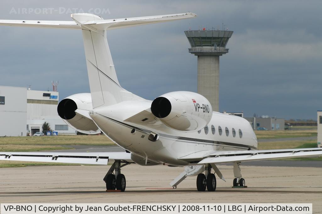 VP-BNO, 2004 Gulfstream Aerospace GV-SP (G550) C/N 5050, parking du Bourget