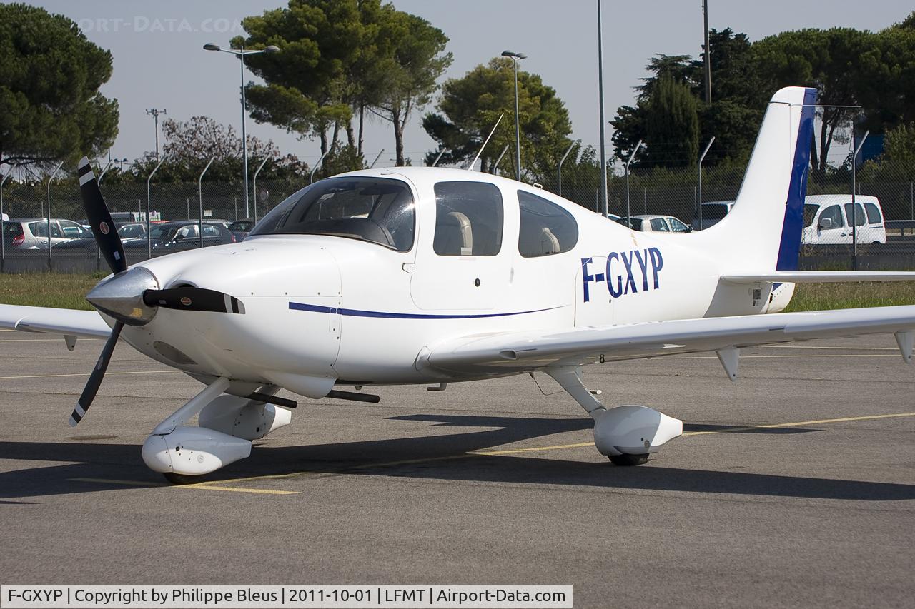 F-GXYP, 2005 Cirrus SR20 C/N 1489, Nice luxury GA plane. Parking position at the Aéroclub de l'Hérault Languedoc Roussillon.