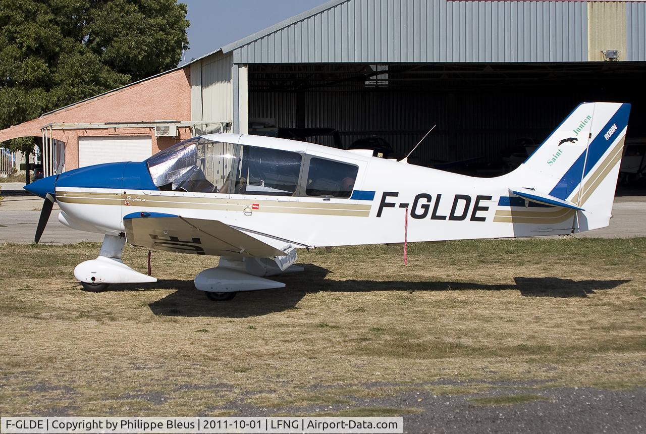 F-GLDE, Robin DR-400-140B Major C/N 2075, Parking position at Candillargues, quiet and sunny airfield, out on the country but still close to the water (étang de Mauguio also called étang de l'or).