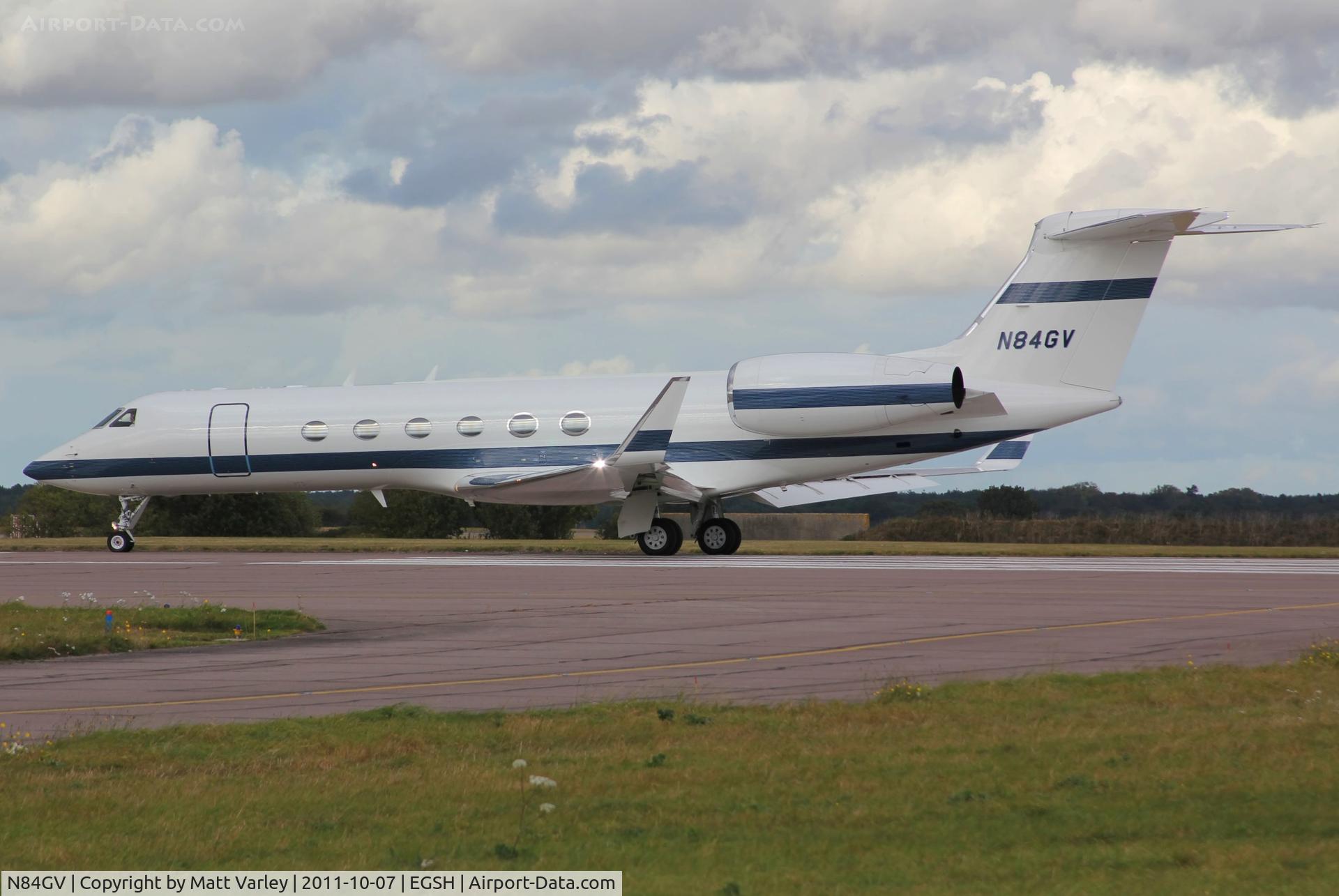 N84GV, 1999 Gulfstream Aerospace G-V C/N 584, Departing EGSH.