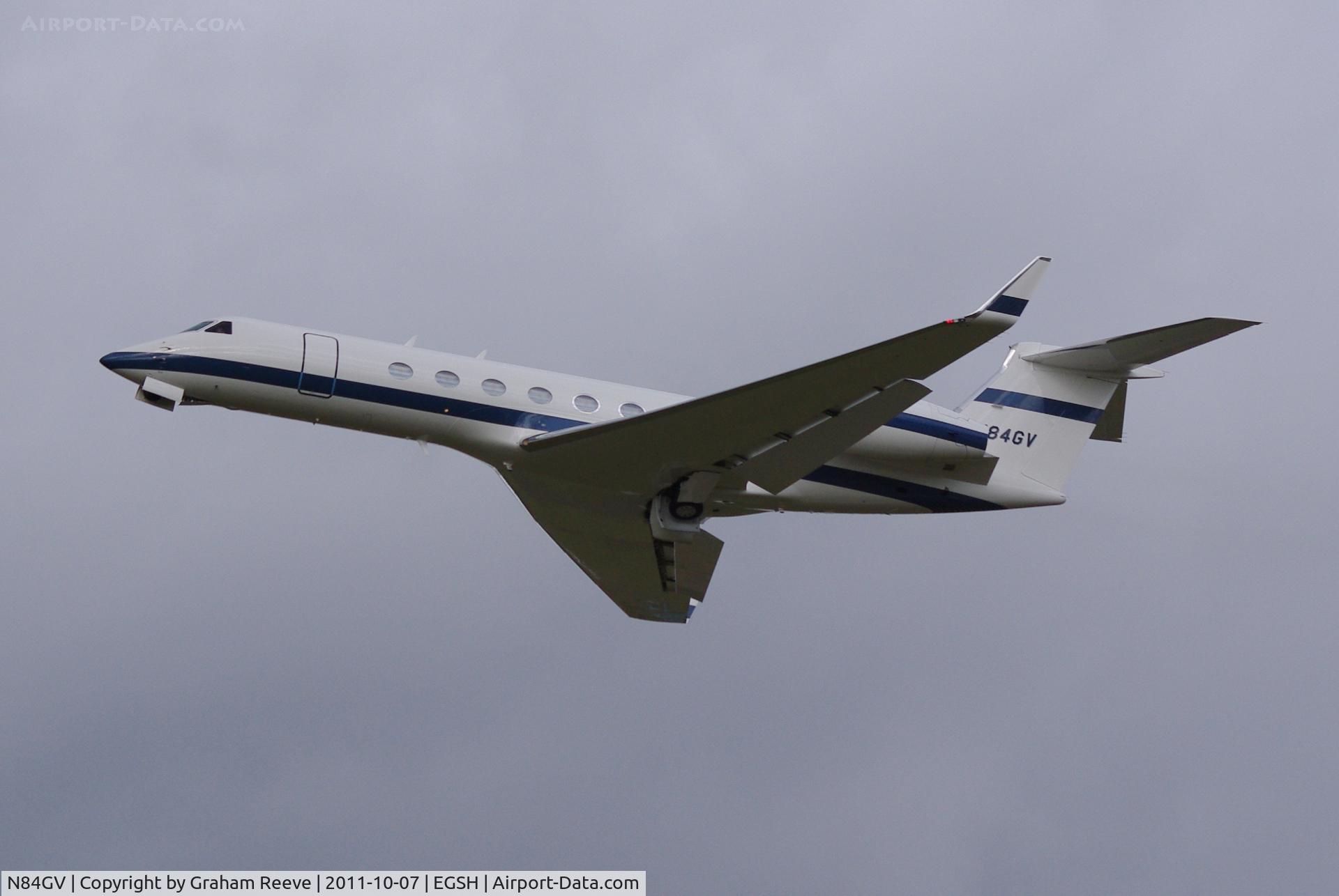 N84GV, 1999 Gulfstream Aerospace G-V C/N 584, Departing from Norwich.