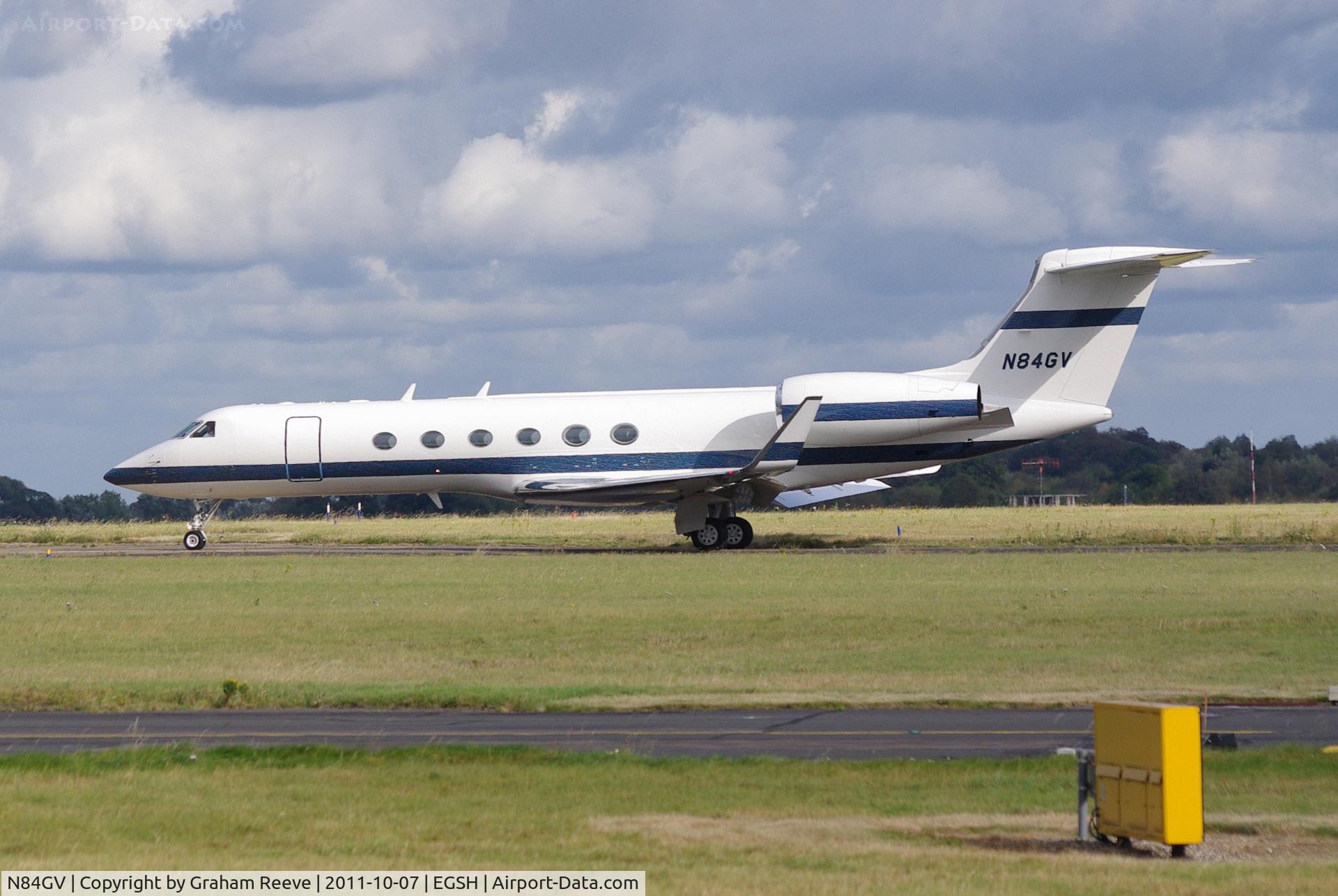 N84GV, 1999 Gulfstream Aerospace G-V C/N 584, About to depart.