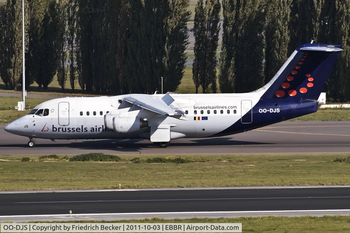 OO-DJS, 1996 British Aerospace Avro 146-RJ85 C/N E.2292, taxying to the gate