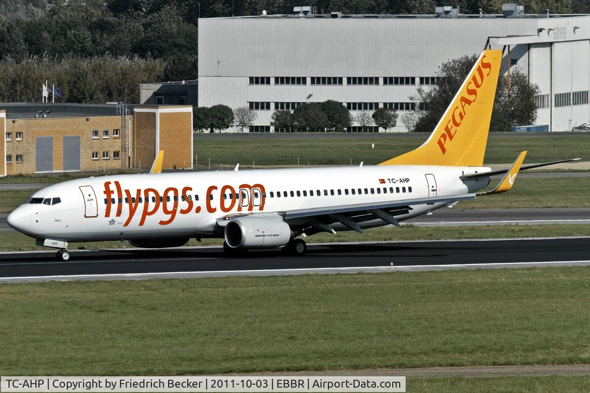 TC-AHP, 2011 Boeing 737-82R C/N 40721, decelerating after touchdown